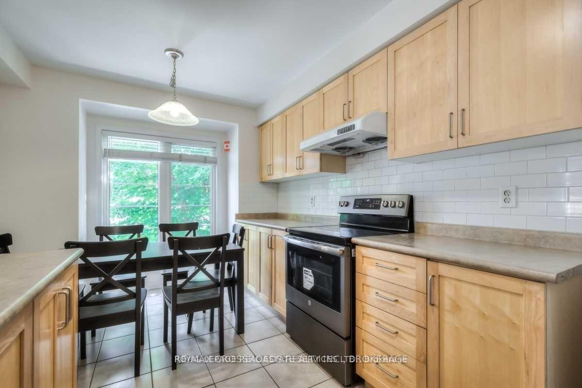 Photo 4 of 58 Howe Avenue, Scarborough, Clairlea-Birchmount — HOMEH