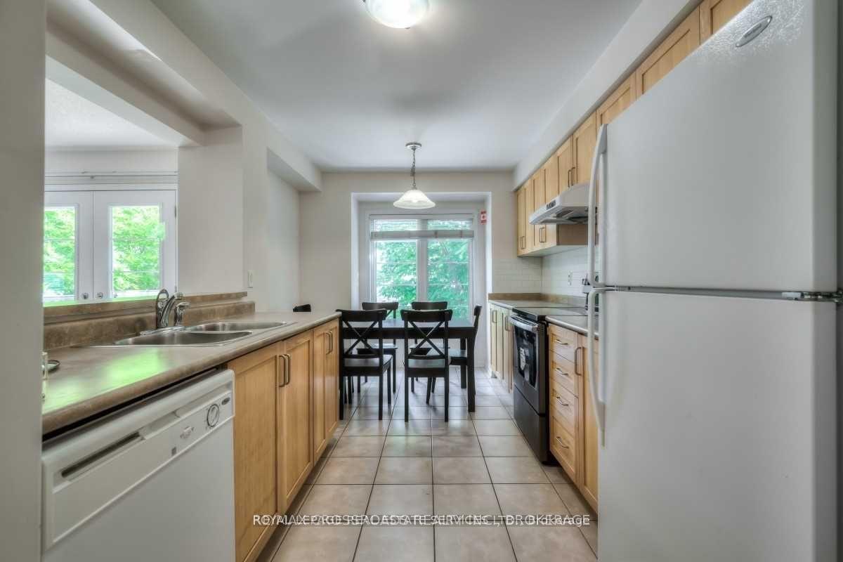 Photo 5 of 58 Howe Avenue, Scarborough, Clairlea-Birchmount — HOMEH