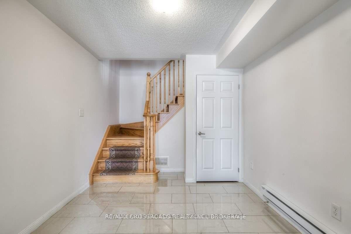 Photo 6 of 58 Howe Avenue, Scarborough, Clairlea-Birchmount — HOMEH