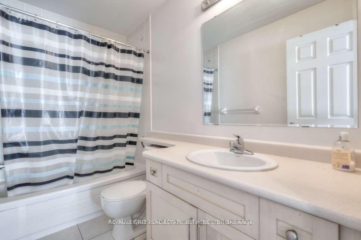 Photo 8 of 58 Howe Avenue, Scarborough, Clairlea-Birchmount — HOMEH