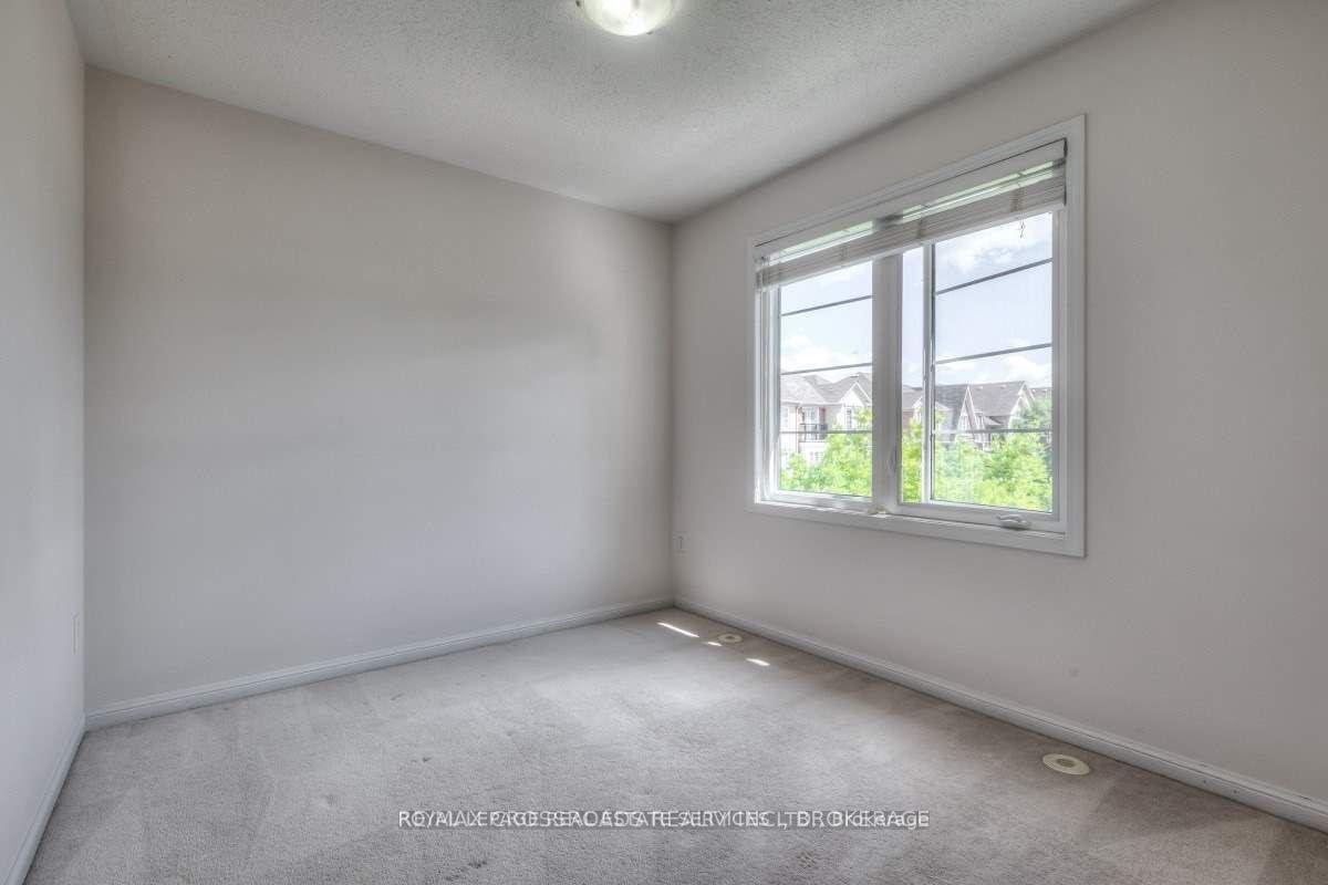 Photo 10 of 58 Howe Avenue, Scarborough, Clairlea-Birchmount — HOMEH