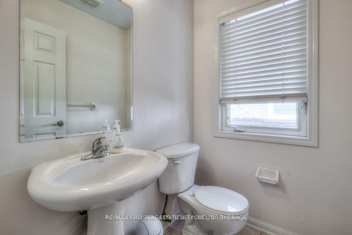 Photo 11 of 58 Howe Avenue, Scarborough, Clairlea-Birchmount — HOMEH