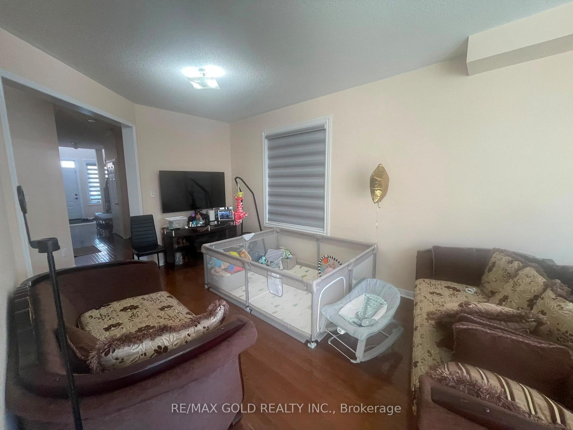 Photo 21 of 20 Kincaid Lane, Markham, Middlefield — HOMEH