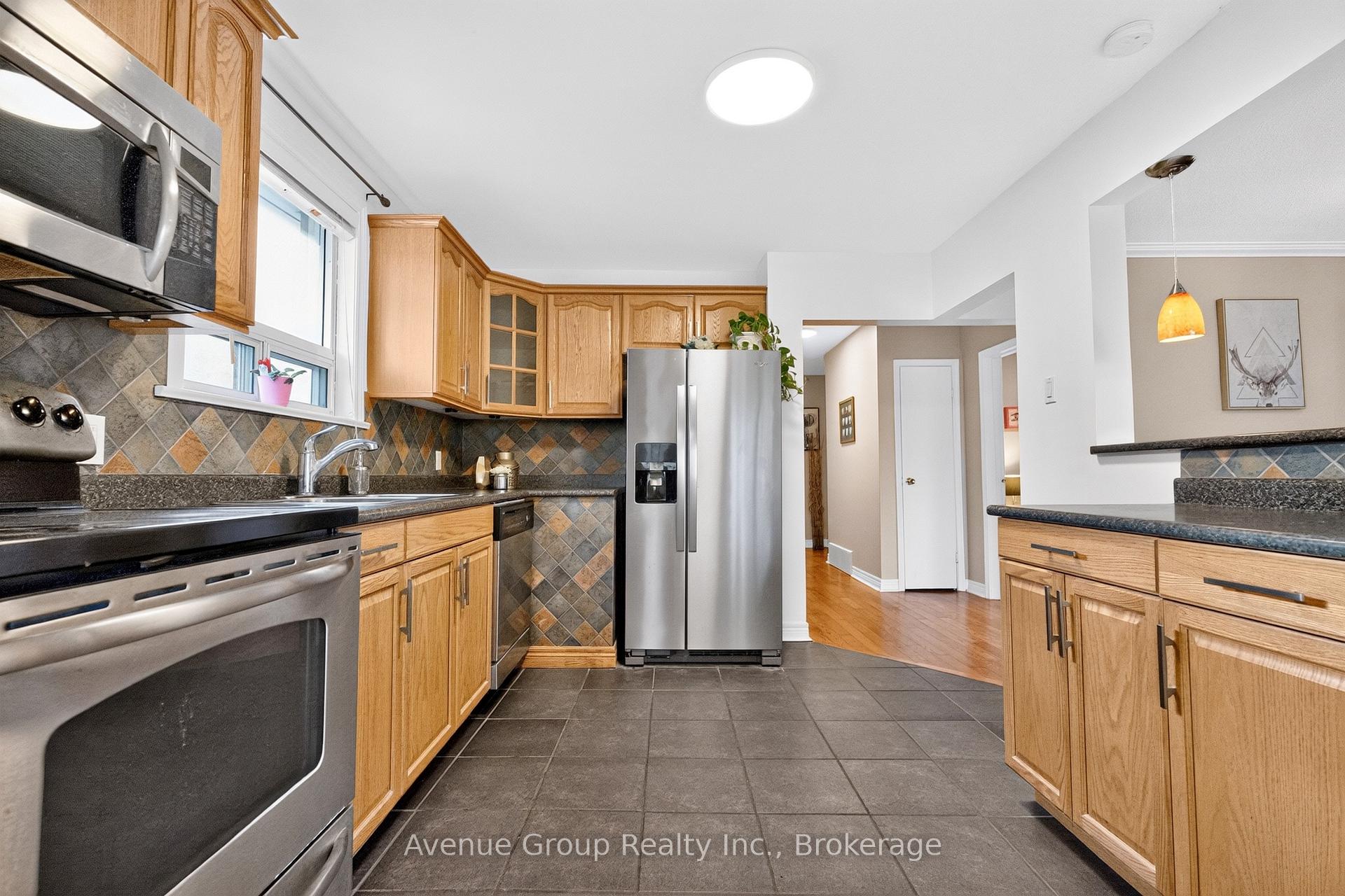 Photo 5 of 141 Budea Crescent, Scarborough, Wexford-Maryvale — HOMEH