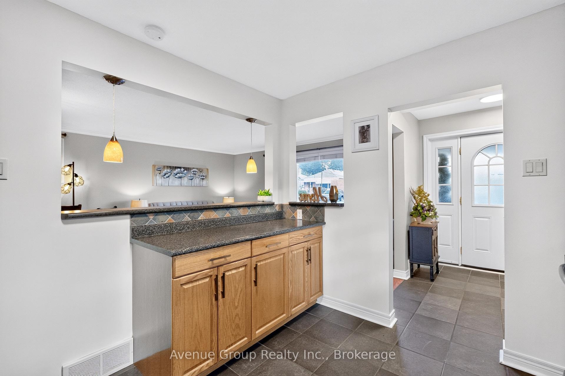 Photo 6 of 141 Budea Crescent, Scarborough, Wexford-Maryvale — HOMEH