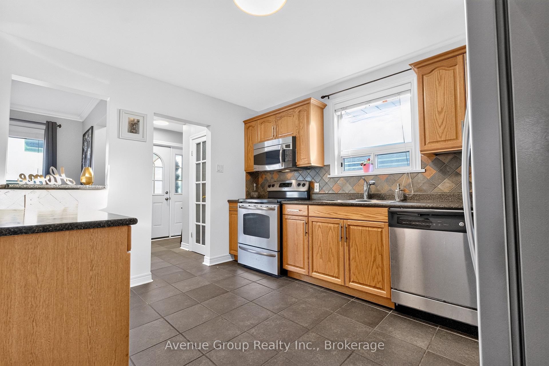 Photo 7 of 141 Budea Crescent, Scarborough, Wexford-Maryvale — HOMEH