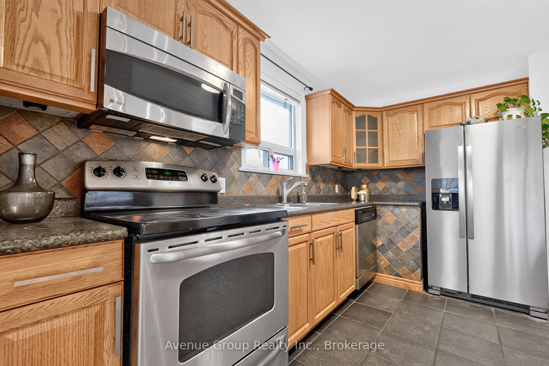 Photo 8 of 141 Budea Crescent, Scarborough, Wexford-Maryvale — HOMEH