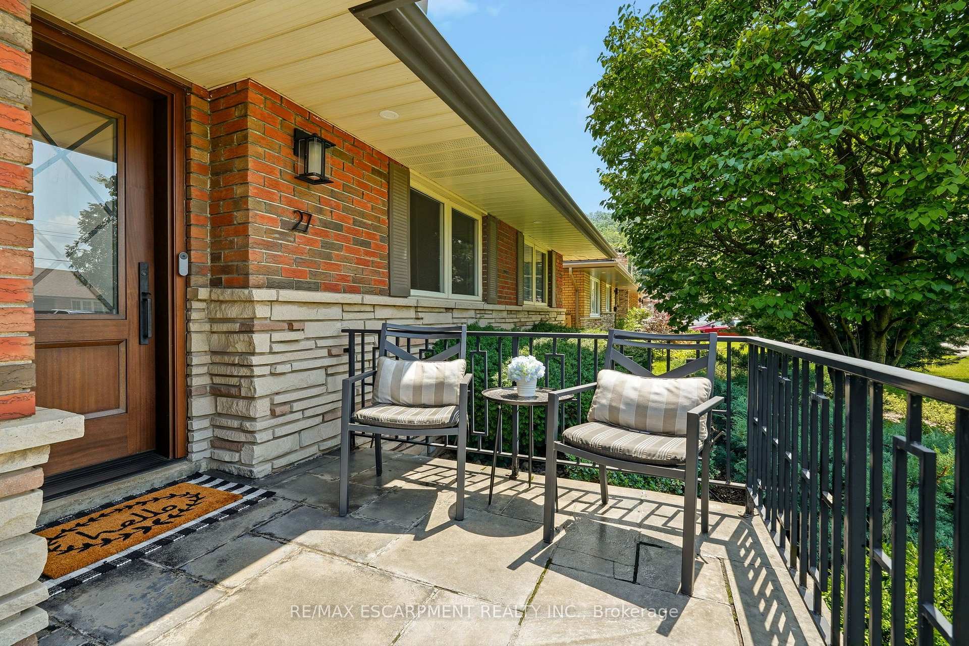 Photo 3 of 27 Brentwood Drive, Hamilton, Stoney Creek — HOMEH