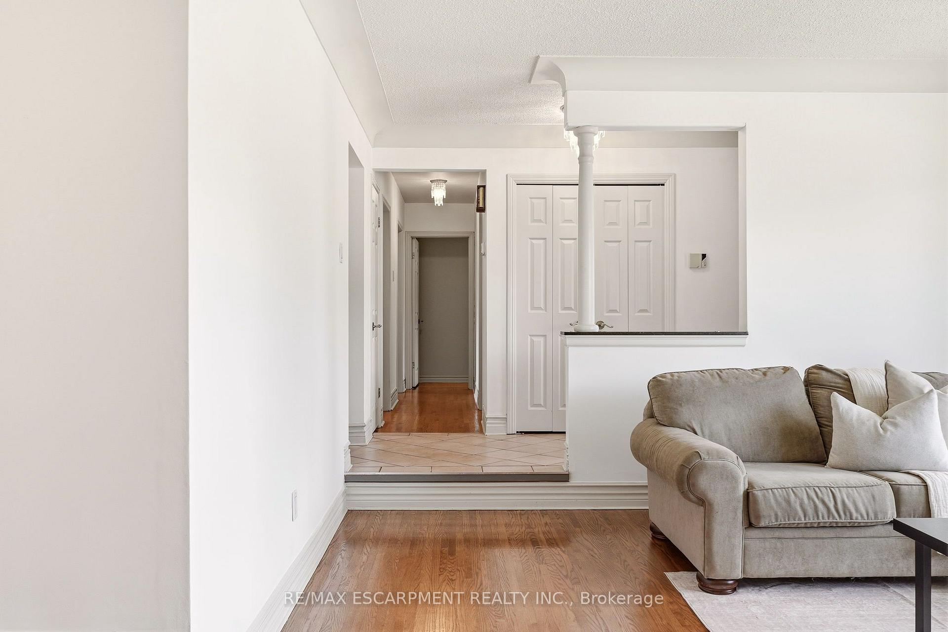 Photo 7 of 27 Brentwood Drive, Hamilton, Stoney Creek — HOMEH