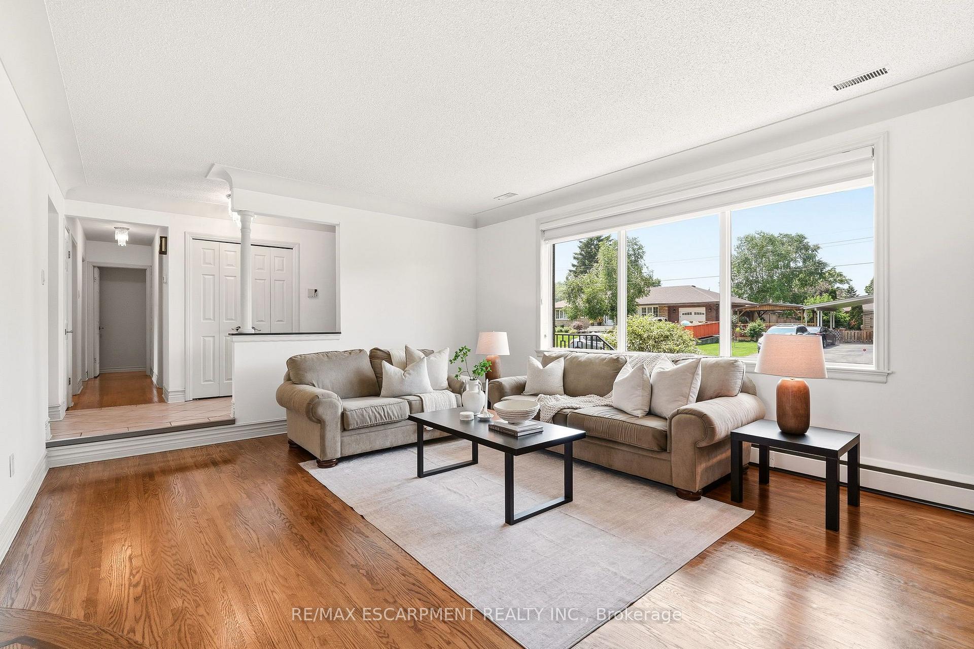 Photo 8 of 27 Brentwood Drive, Hamilton, Stoney Creek — HOMEH