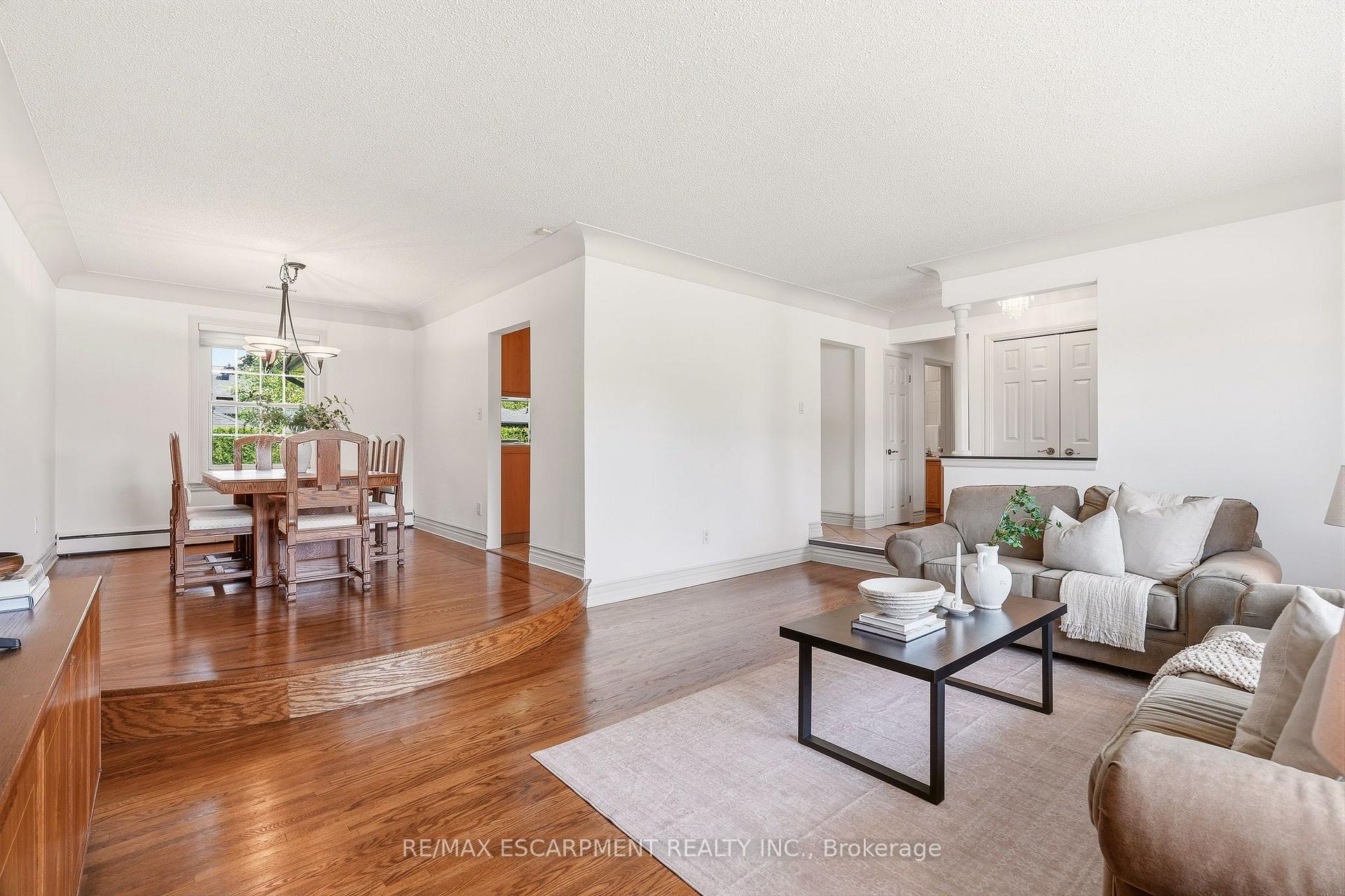 Photo 9 of 27 Brentwood Drive, Hamilton, Stoney Creek — HOMEH