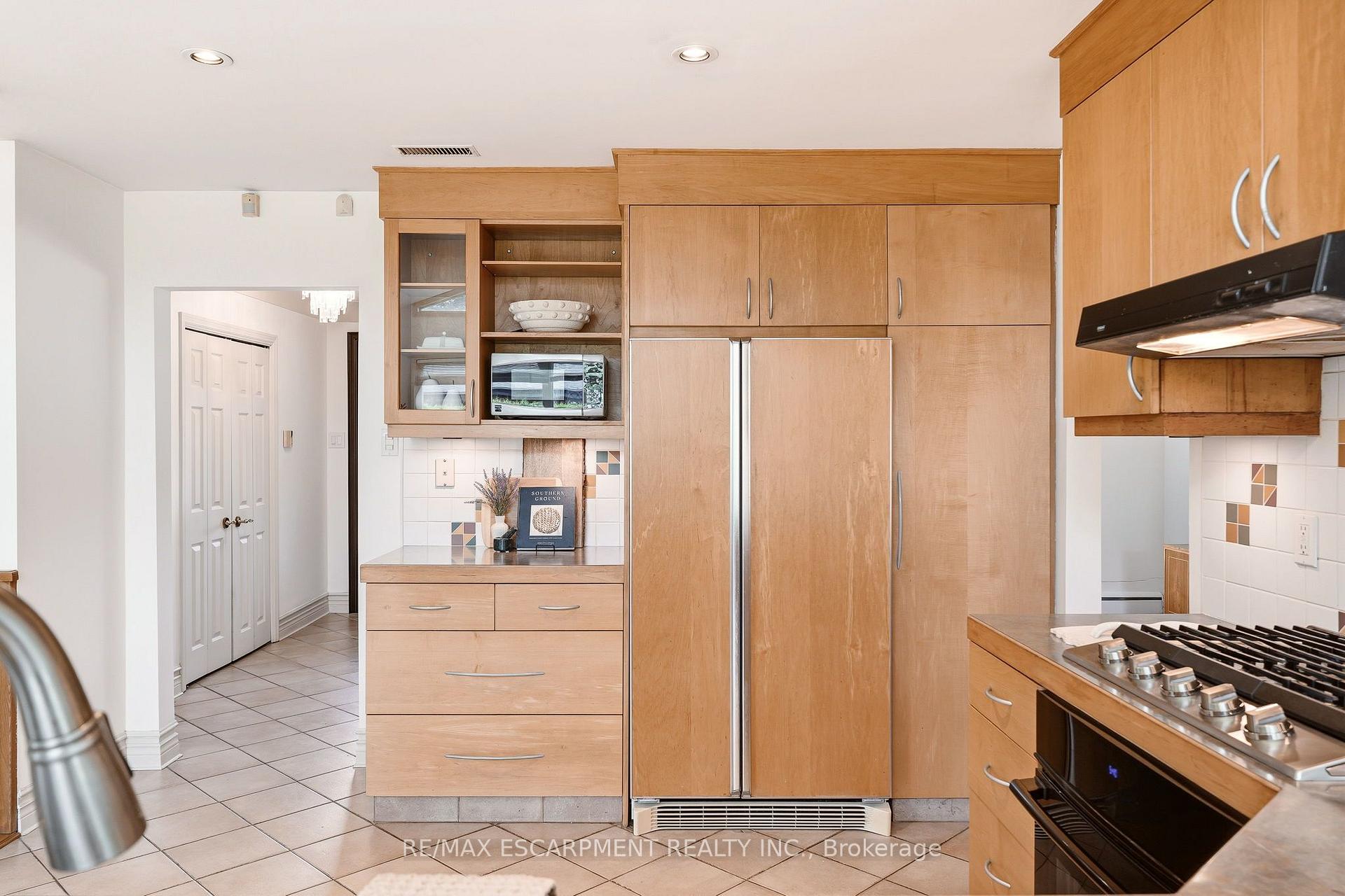 Photo 18 of 27 Brentwood Drive, Hamilton, Stoney Creek — HOMEH