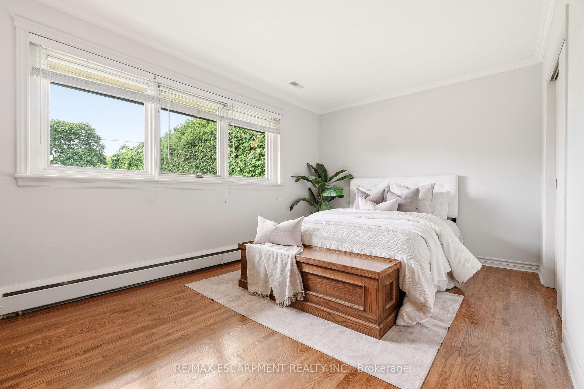 Photo 22 of 27 Brentwood Drive, Hamilton, Stoney Creek — HOMEH