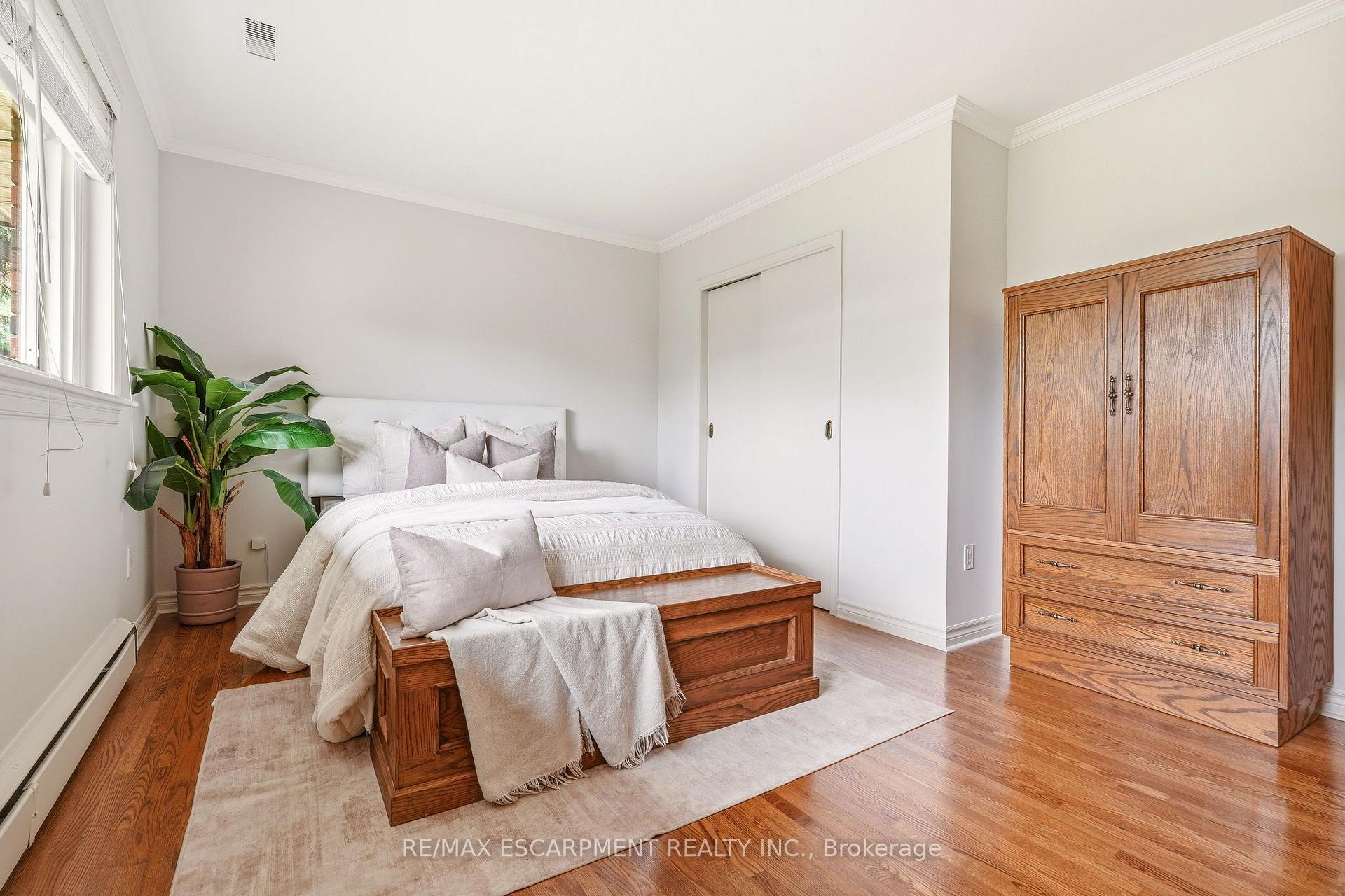 Photo 23 of 27 Brentwood Drive, Hamilton, Stoney Creek — HOMEH