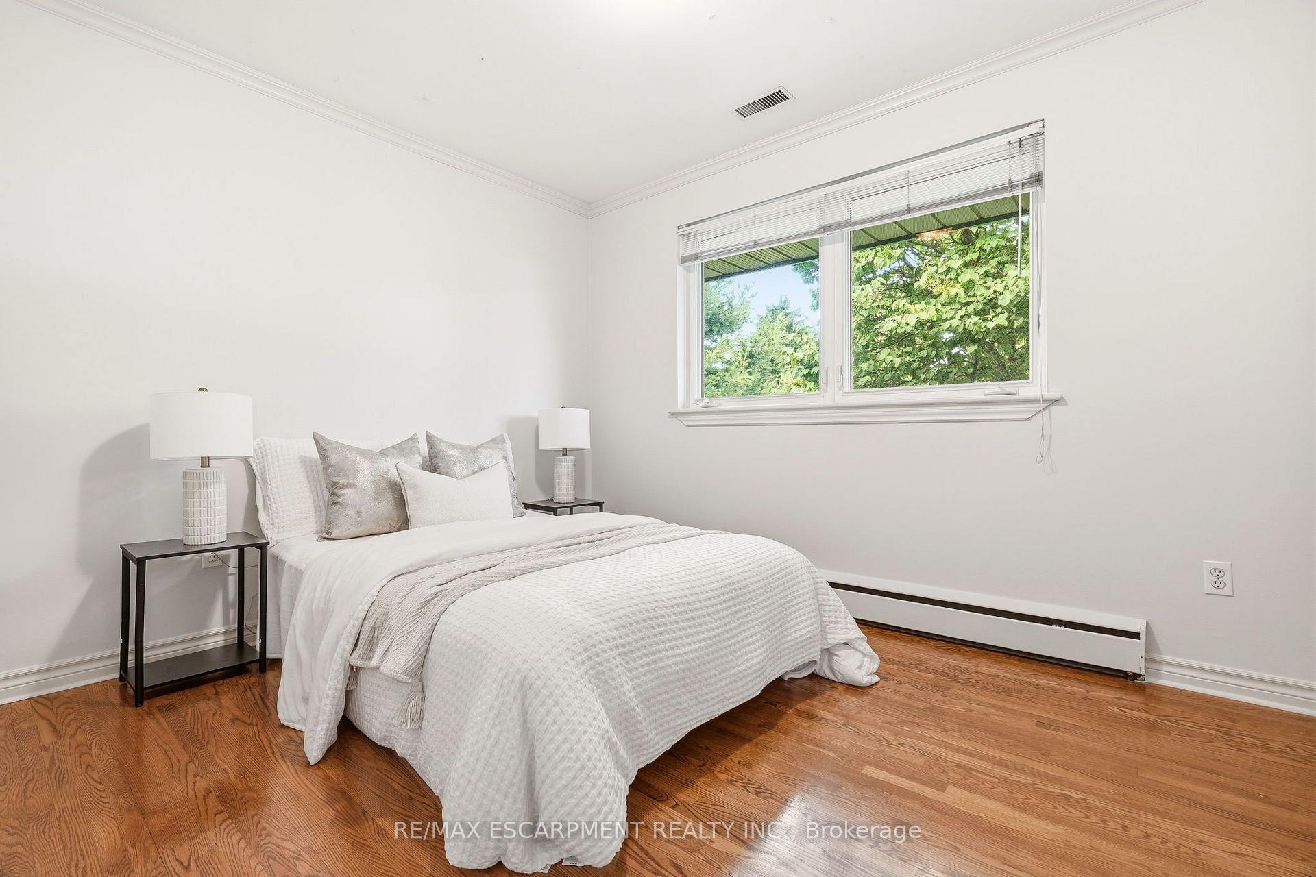 Photo 25 of 27 Brentwood Drive, Hamilton, Stoney Creek — HOMEH