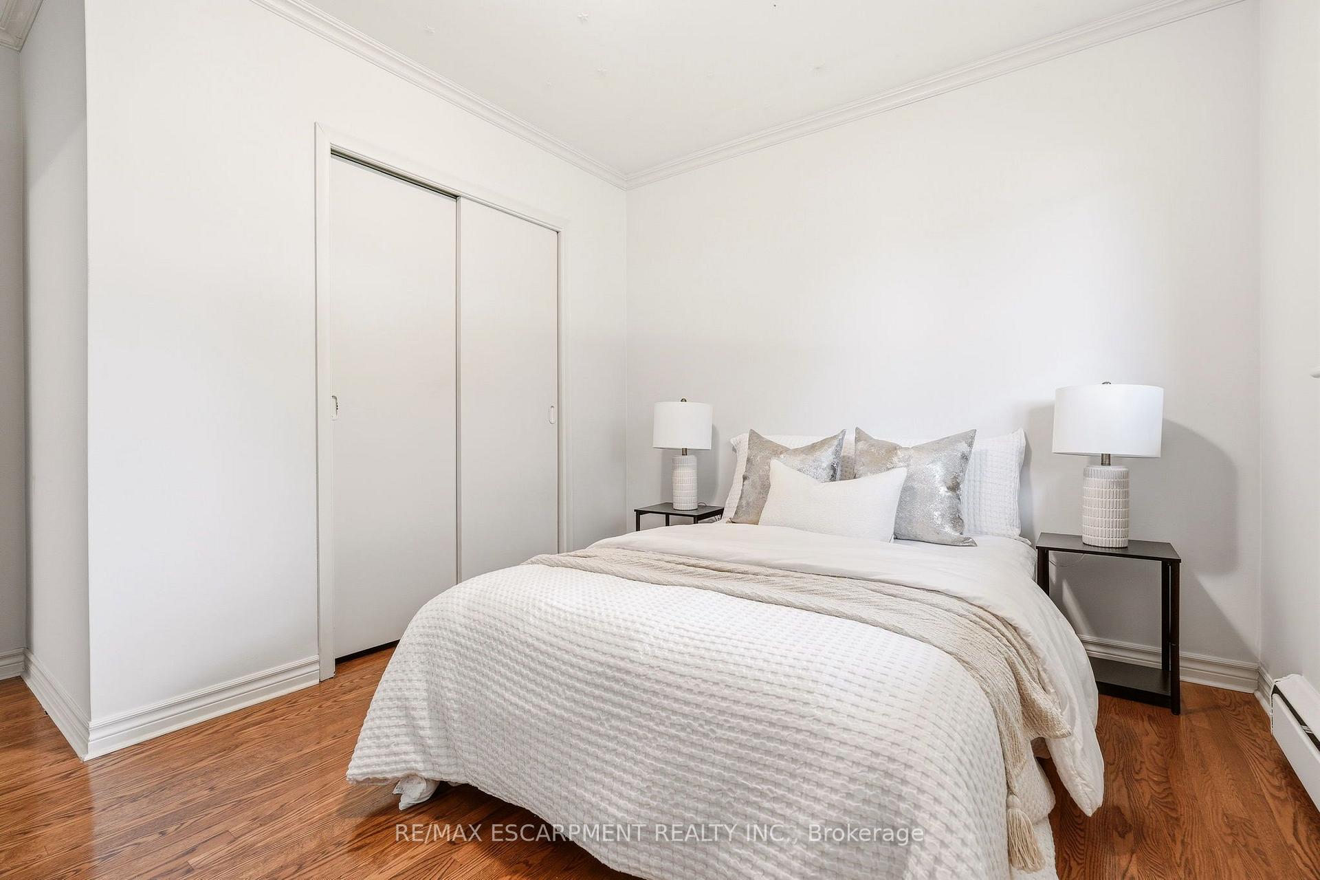 Photo 26 of 27 Brentwood Drive, Hamilton, Stoney Creek — HOMEH