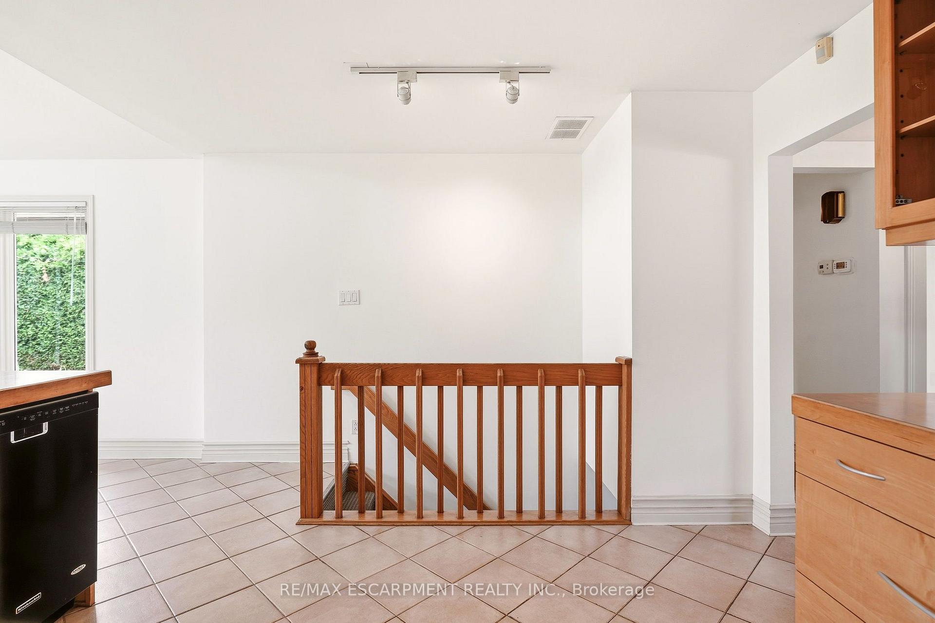 Photo 29 of 27 Brentwood Drive, Hamilton, Stoney Creek — HOMEH