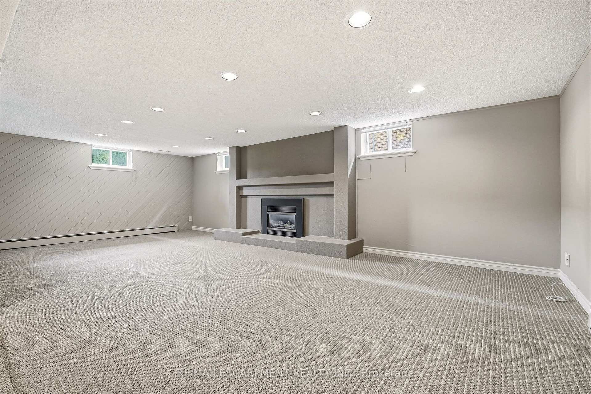 Photo 31 of 27 Brentwood Drive, Hamilton, Stoney Creek — HOMEH