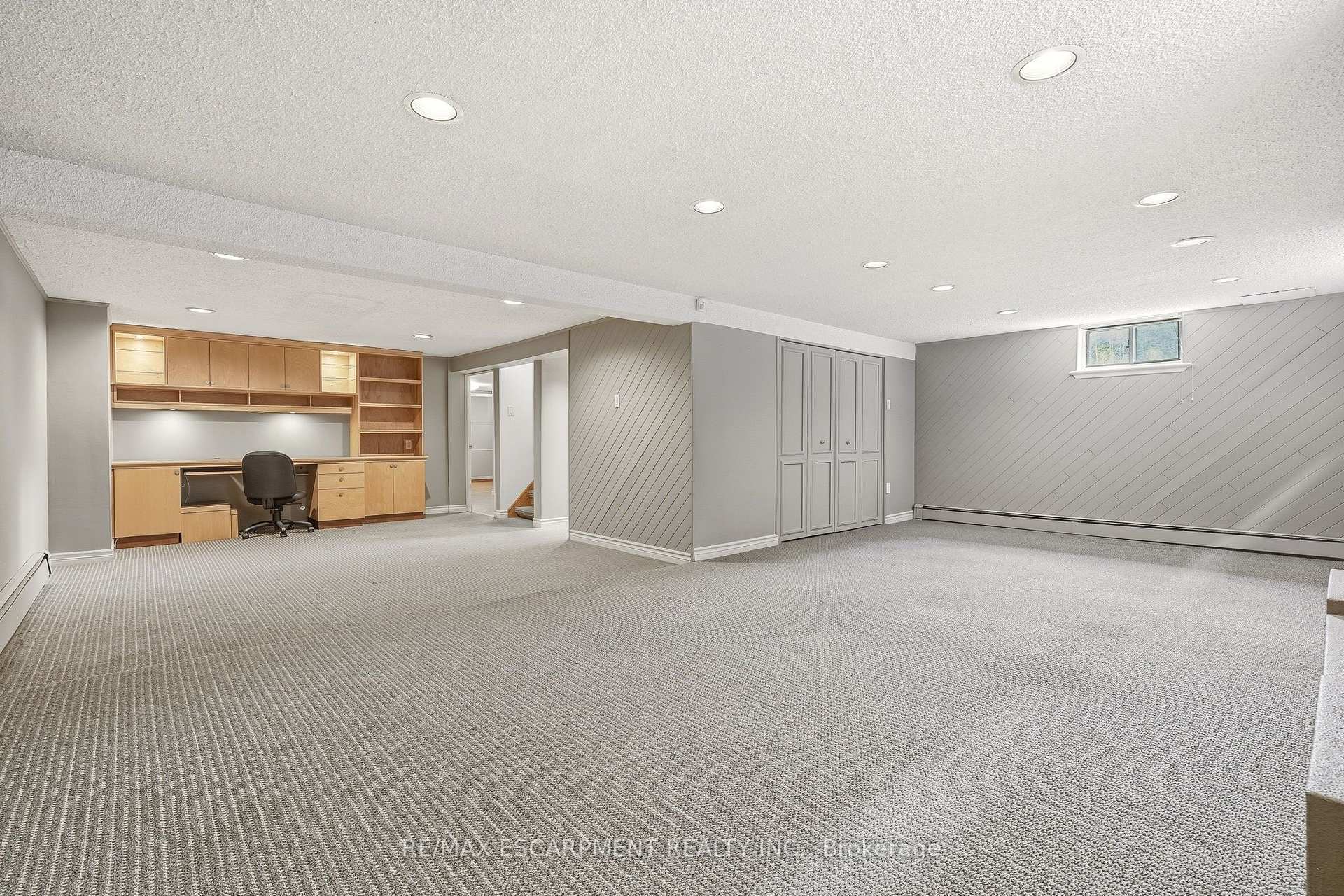 Photo 33 of 27 Brentwood Drive, Hamilton, Stoney Creek — HOMEH