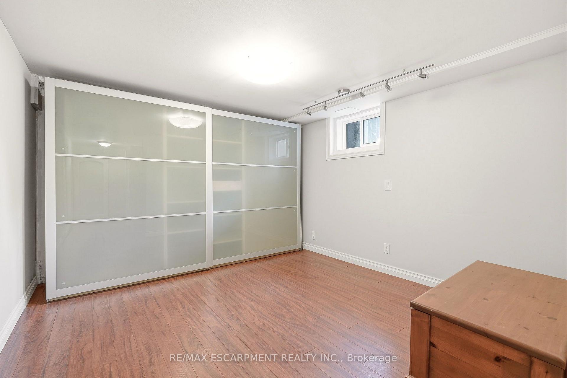 Photo 37 of 27 Brentwood Drive, Hamilton, Stoney Creek — HOMEH