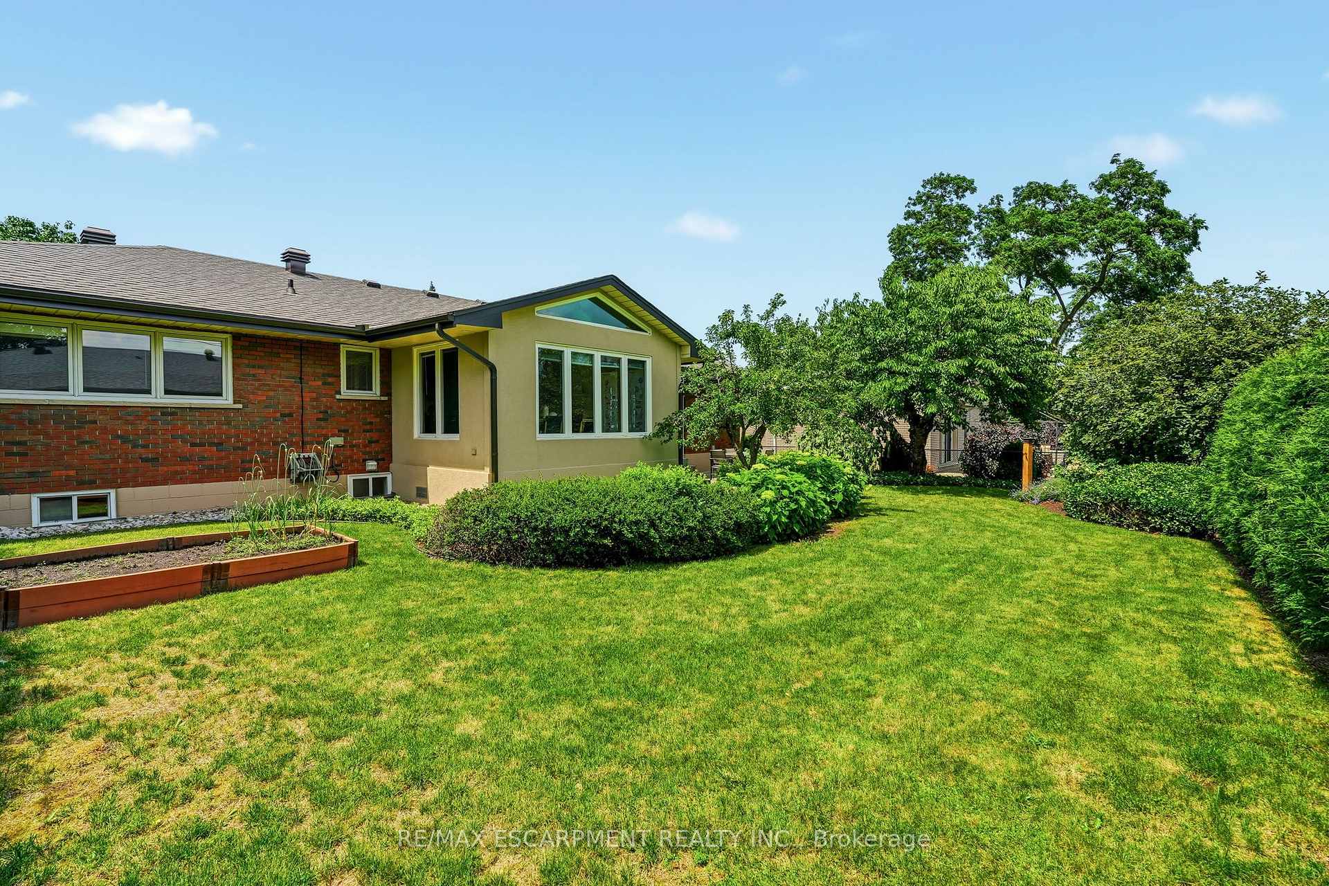 Photo 45 of 27 Brentwood Drive, Hamilton, Stoney Creek — HOMEH