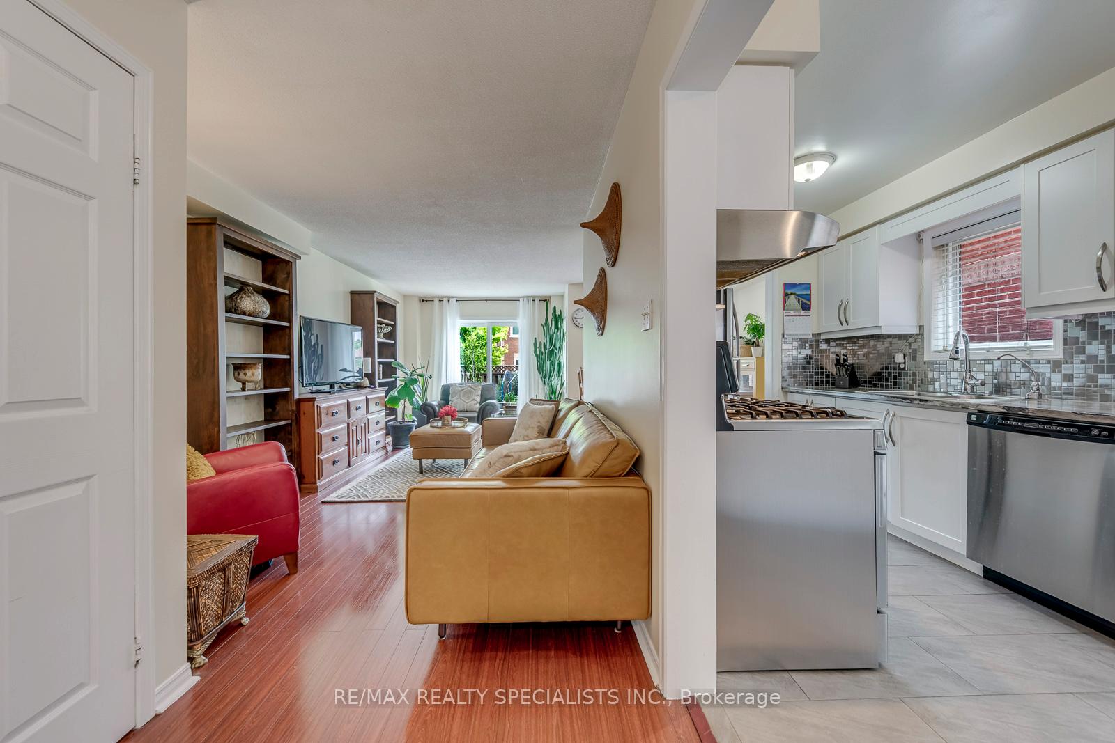 Photo 5 of 40 Mannel Crescent, Brampton, Fletcher's West — HOMEH