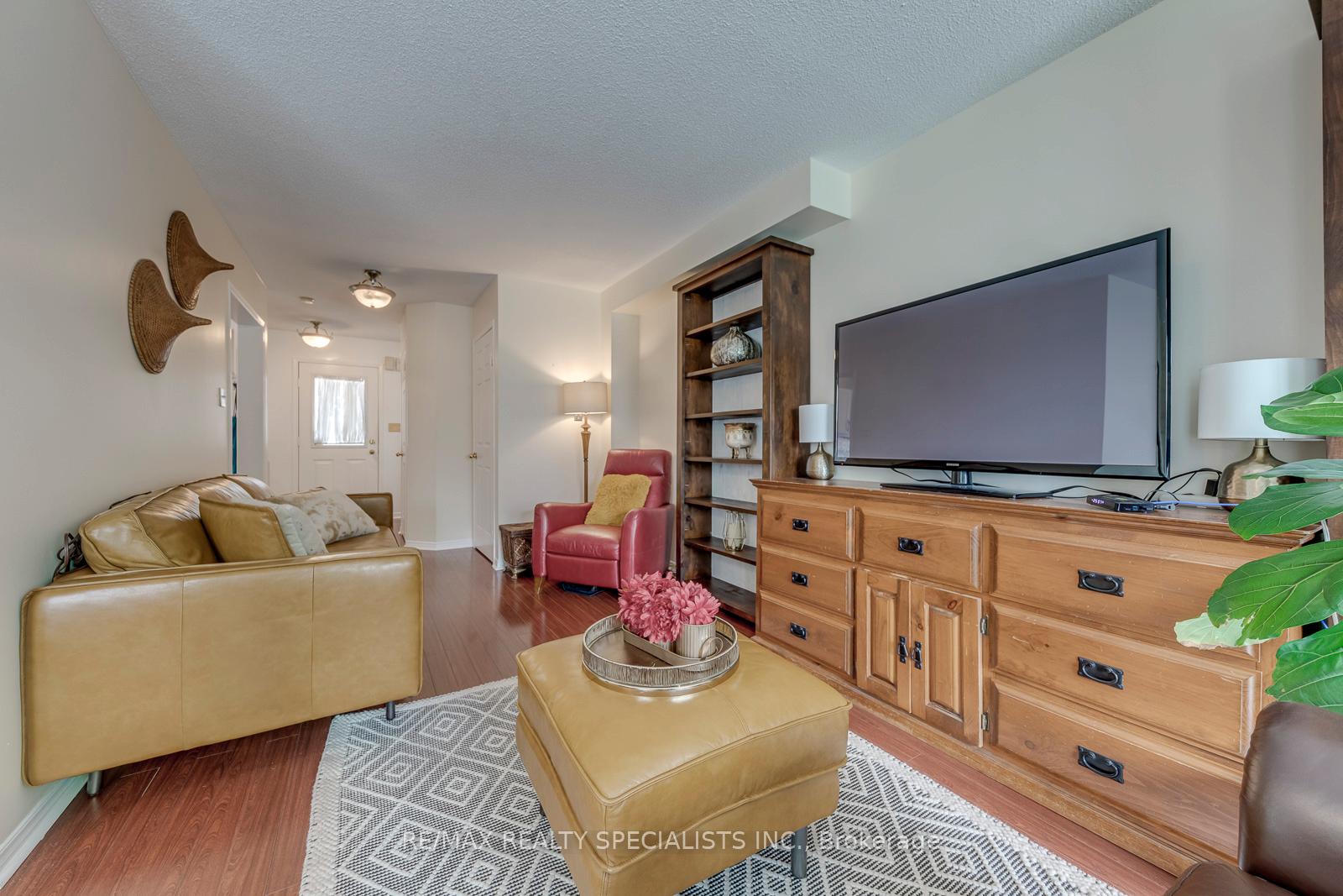 Photo 8 of 40 Mannel Crescent, Brampton, Fletcher's West — HOMEH