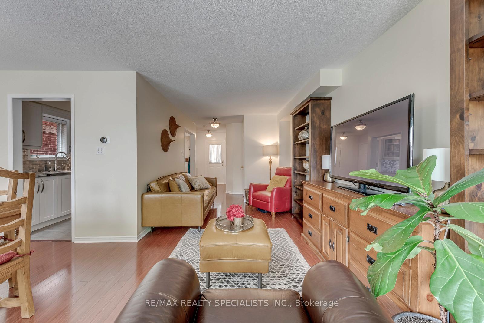 Photo 9 of 40 Mannel Crescent, Brampton, Fletcher's West — HOMEH
