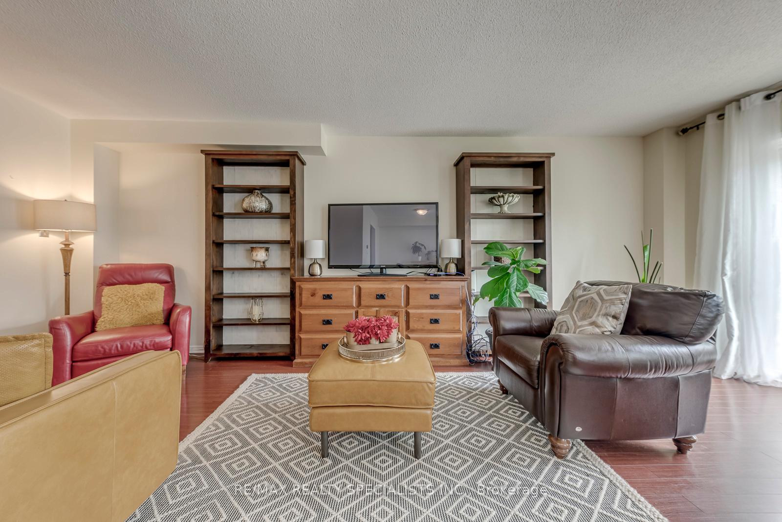 Photo 11 of 40 Mannel Crescent, Brampton, Fletcher's West — HOMEH