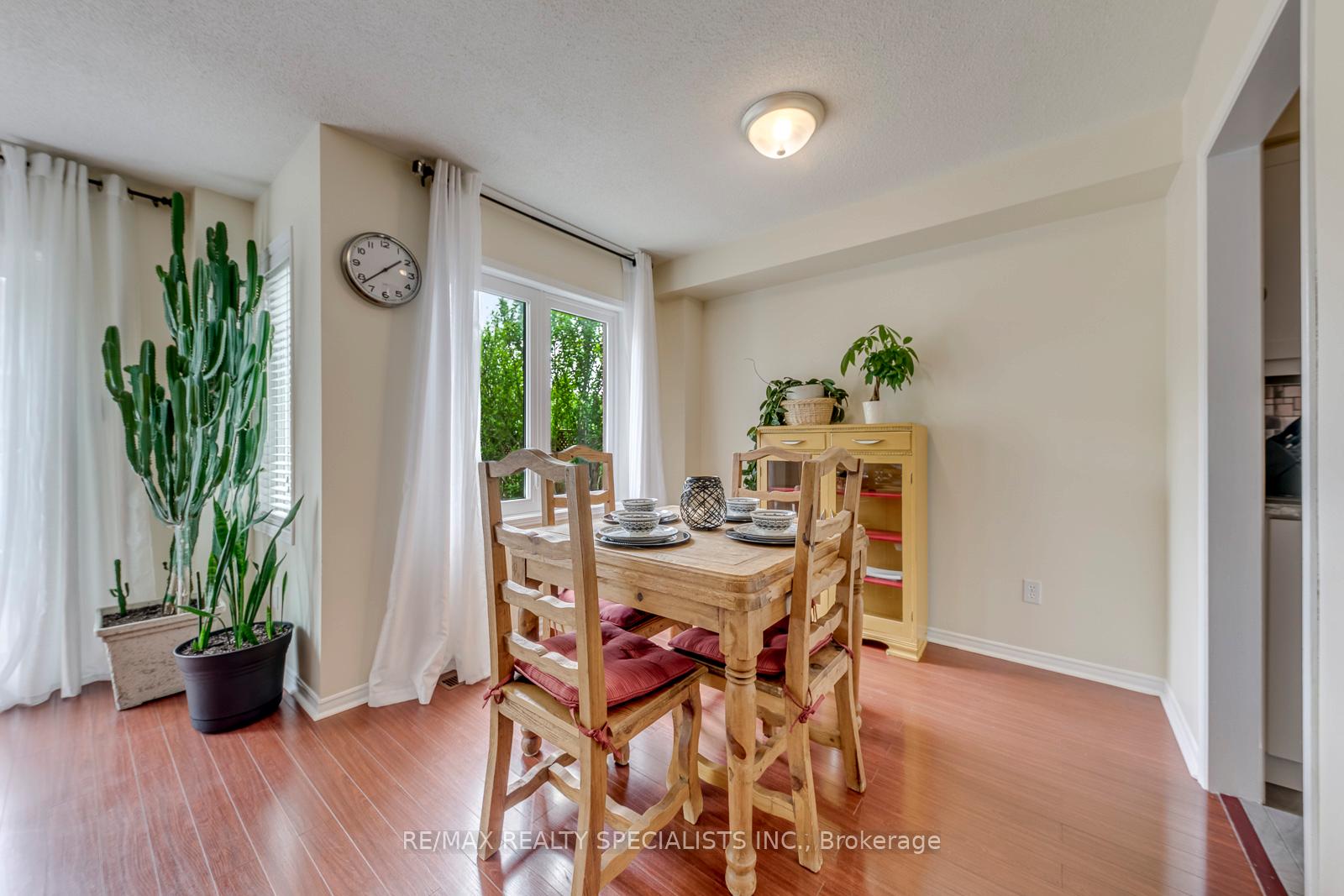 Photo 12 of 40 Mannel Crescent, Brampton, Fletcher's West — HOMEH