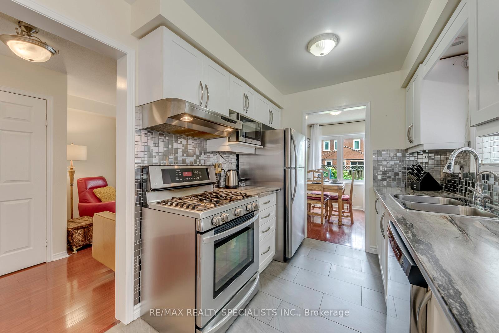Photo 16 of 40 Mannel Crescent, Brampton, Fletcher's West — HOMEH