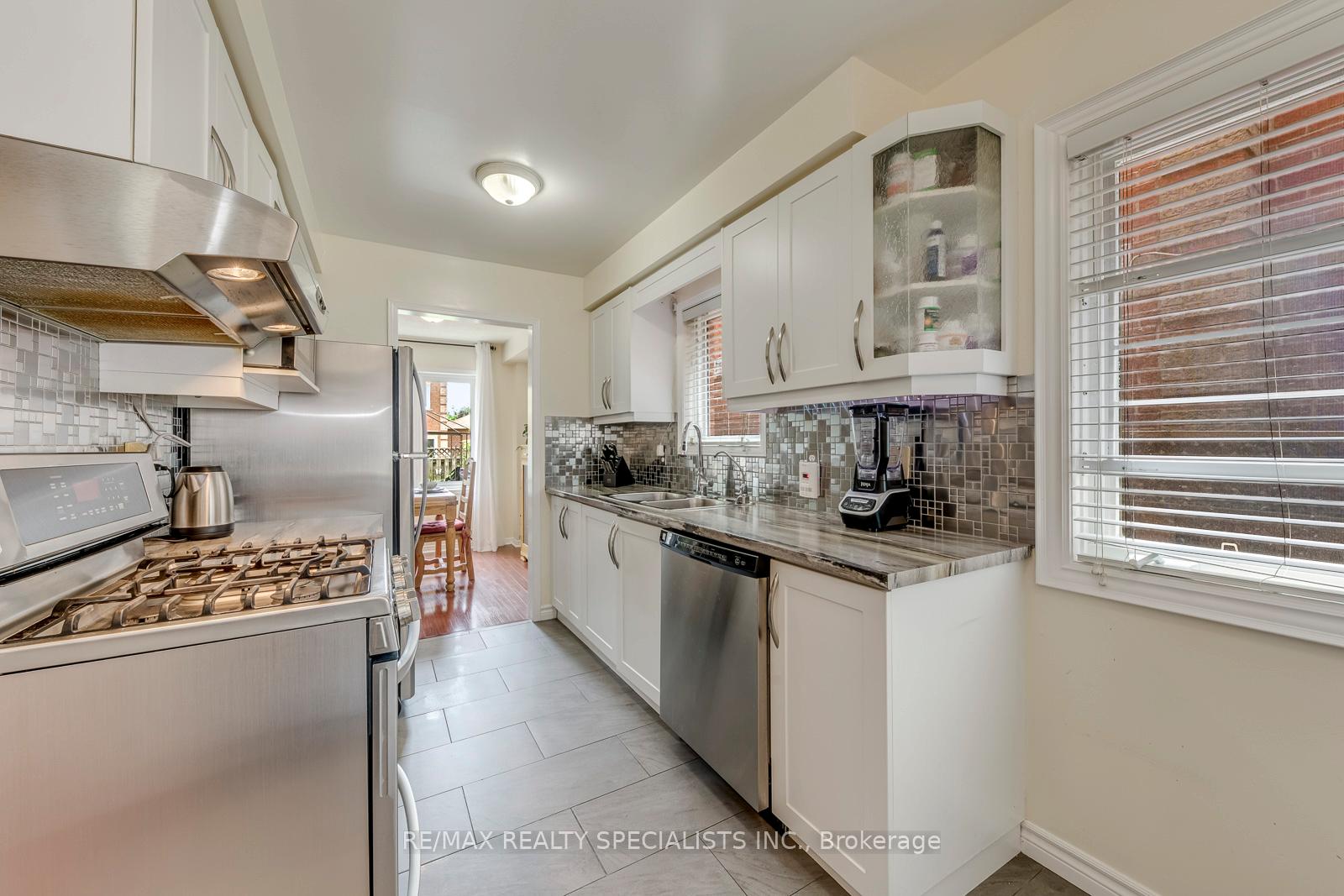 Photo 17 of 40 Mannel Crescent, Brampton, Fletcher's West — HOMEH