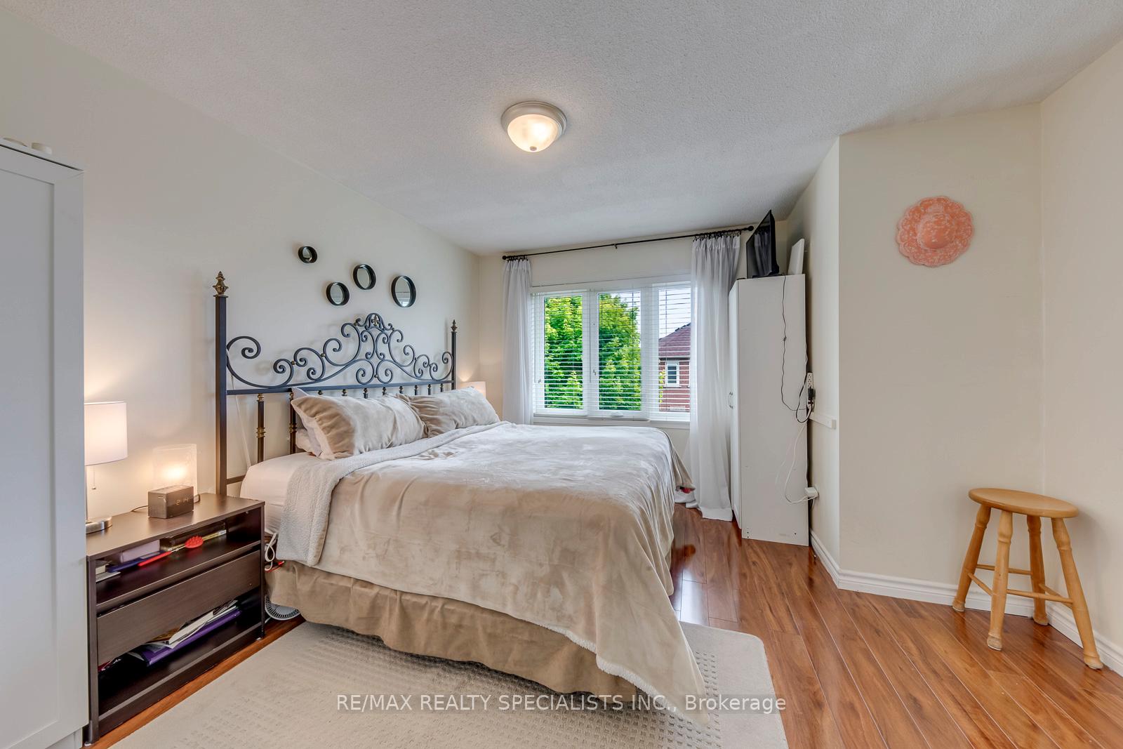 Photo 22 of 40 Mannel Crescent, Brampton, Fletcher's West — HOMEH