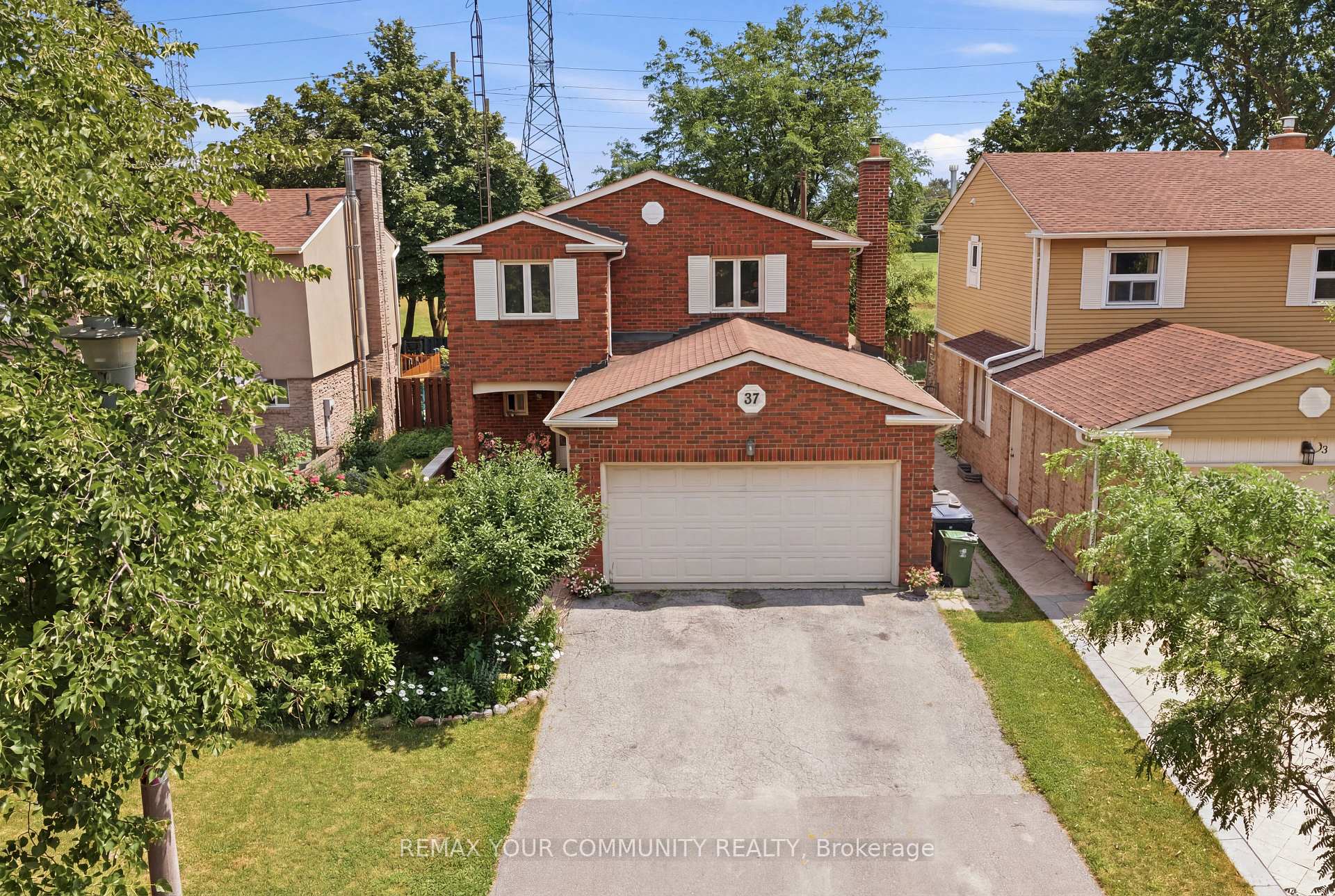 Photo 2 of 37 Longbow Square, Scarborough, Steeles — HOMEH