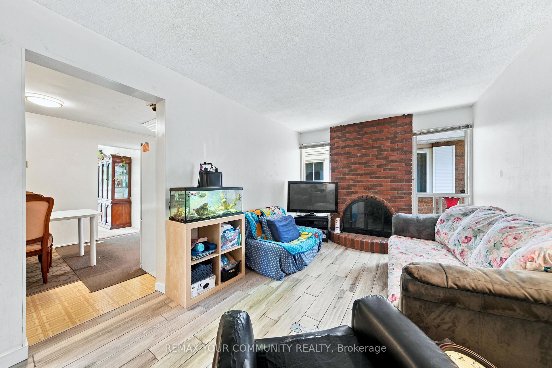 Photo 14 of 37 Longbow Square, Scarborough, Steeles — HOMEH