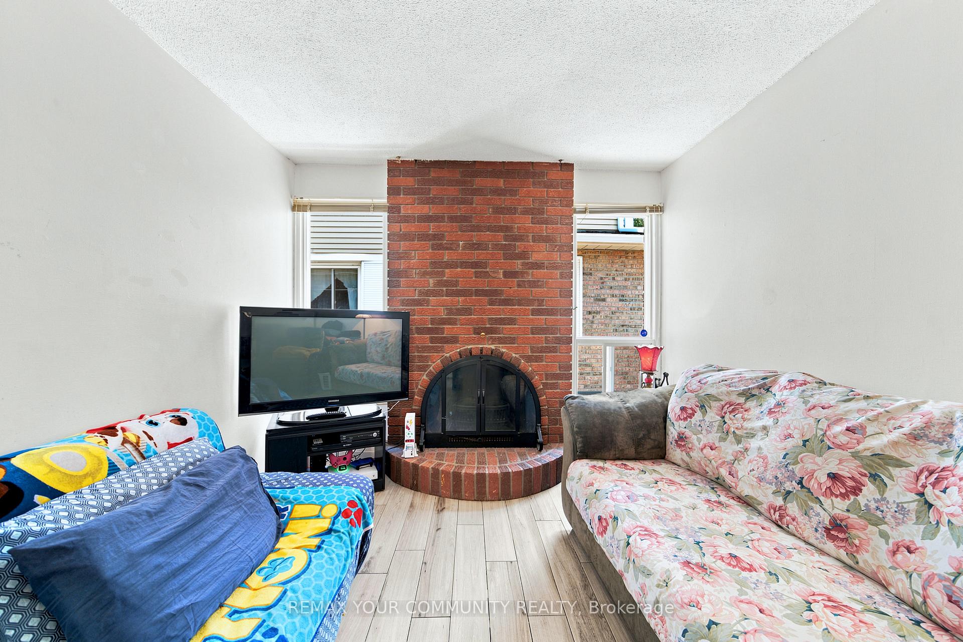 Photo 15 of 37 Longbow Square, Scarborough, Steeles — HOMEH