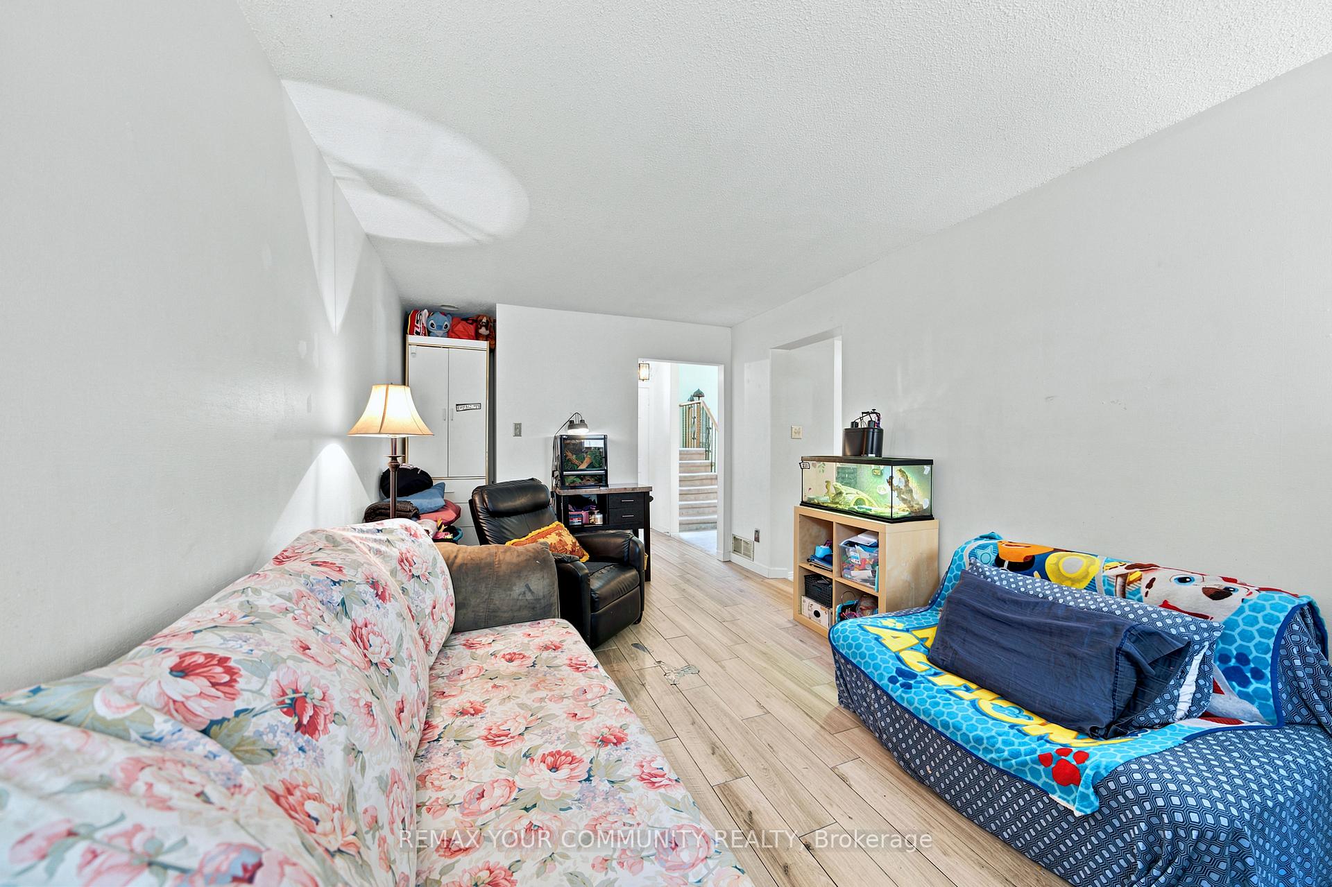 Photo 16 of 37 Longbow Square, Scarborough, Steeles — HOMEH