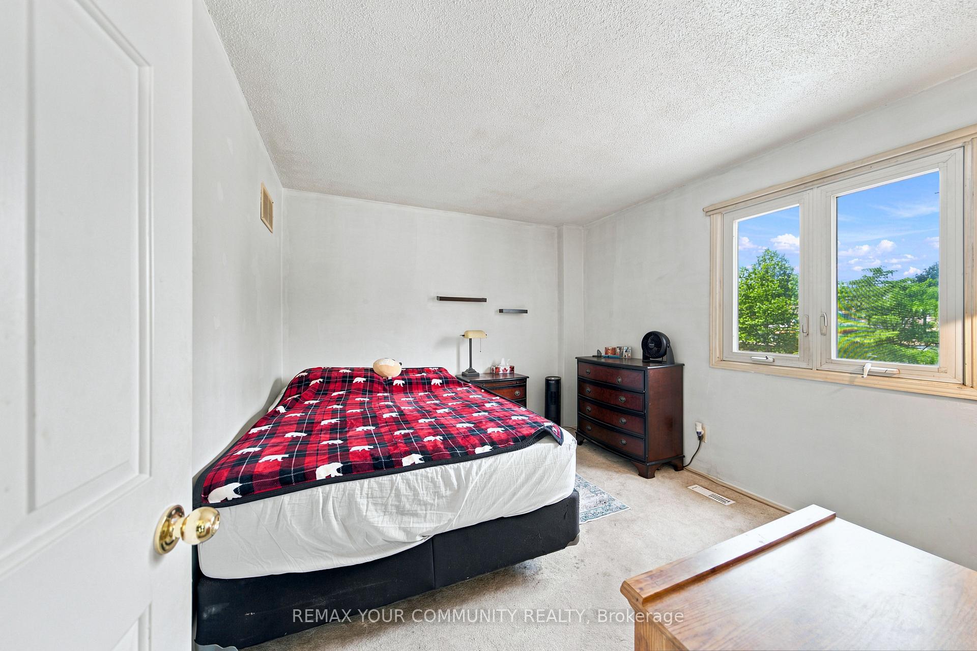 Photo 31 of 37 Longbow Square, Scarborough, Steeles — HOMEH
