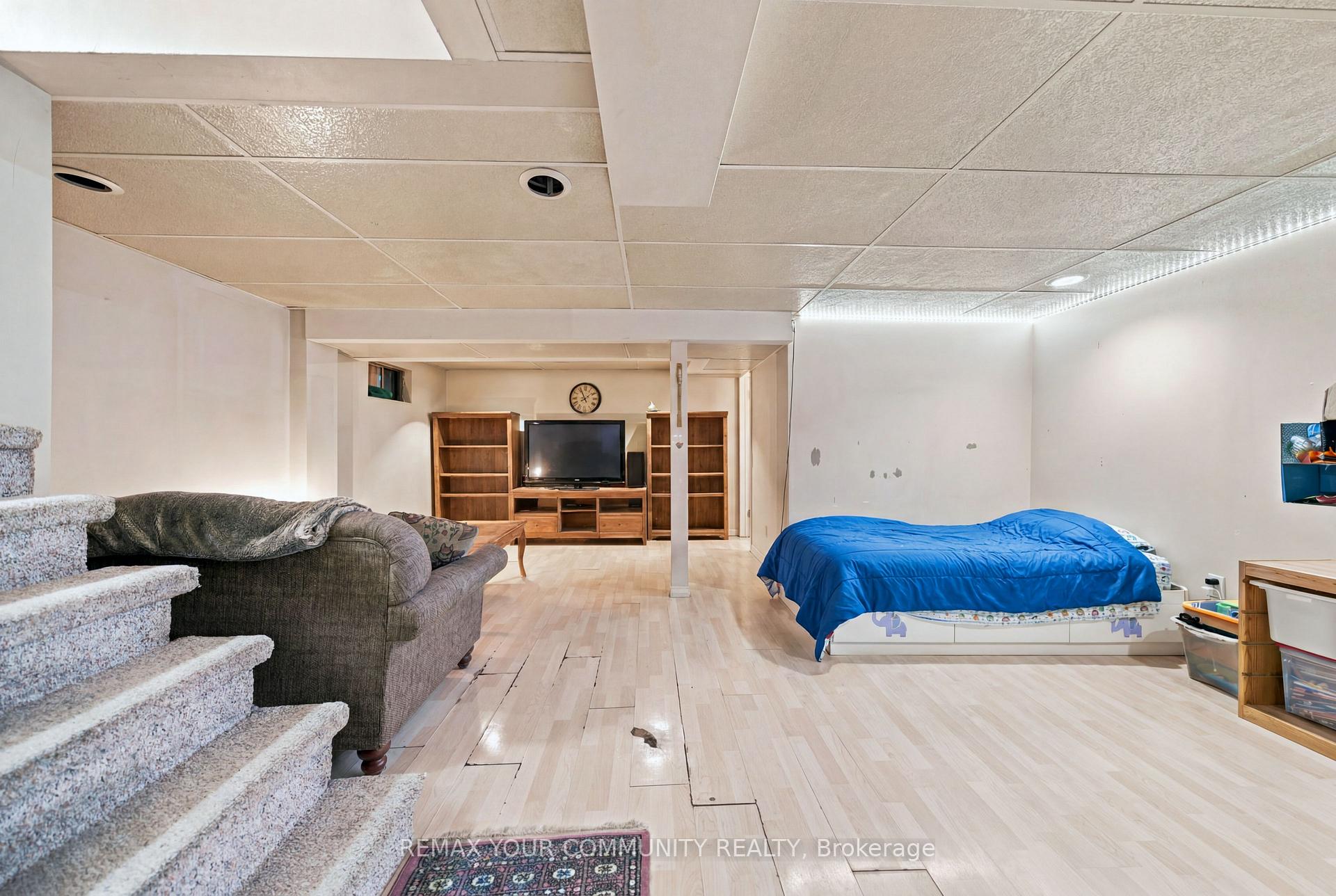 Photo 33 of 37 Longbow Square, Scarborough, Steeles — HOMEH