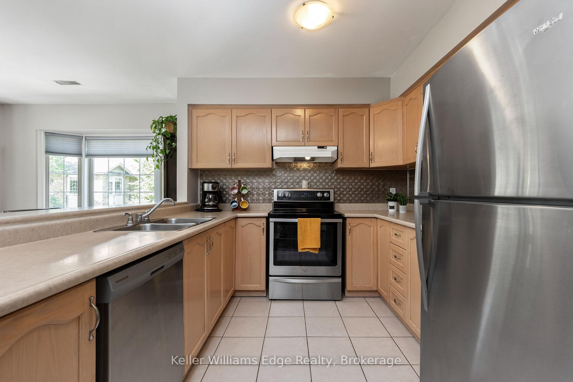 Photo 6 of Unit 8, 705 Cumberland Avenue, Burlington, Roseland — HOMEH