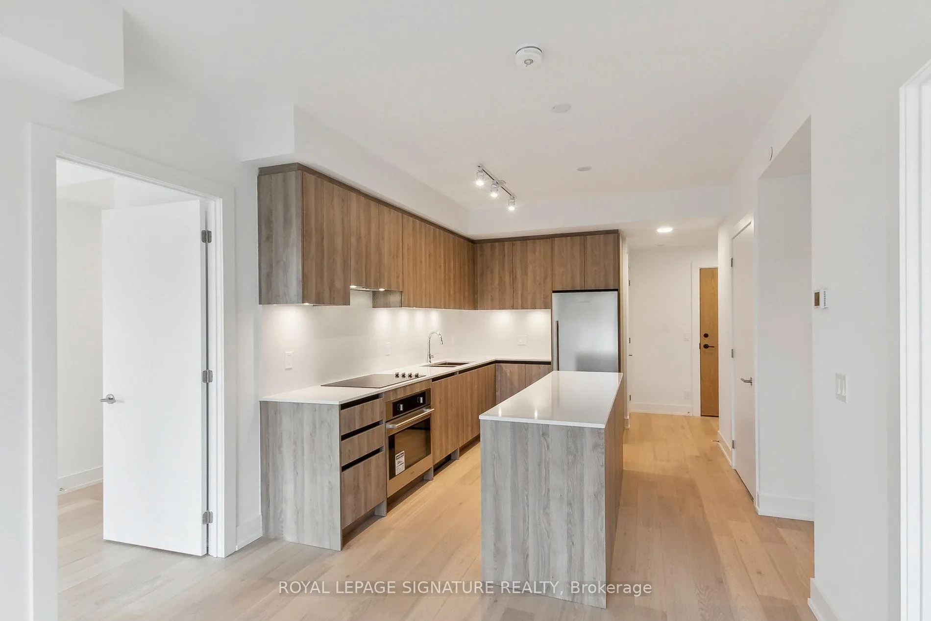 Photo 2 of Unit D-329, 8 Beverley Glen Boulevard, Vaughan, Beverley Glen — HOMEH