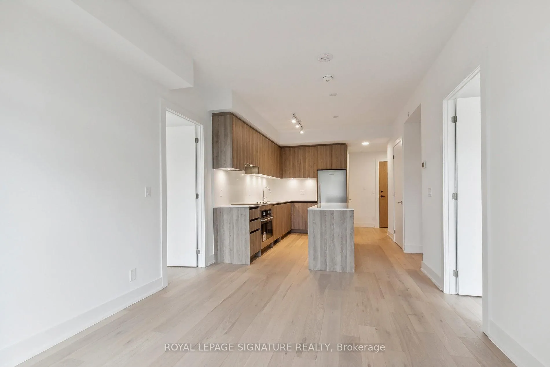 Photo 3 of Unit D-329, 8 Beverley Glen Boulevard, Vaughan, Beverley Glen — HOMEH