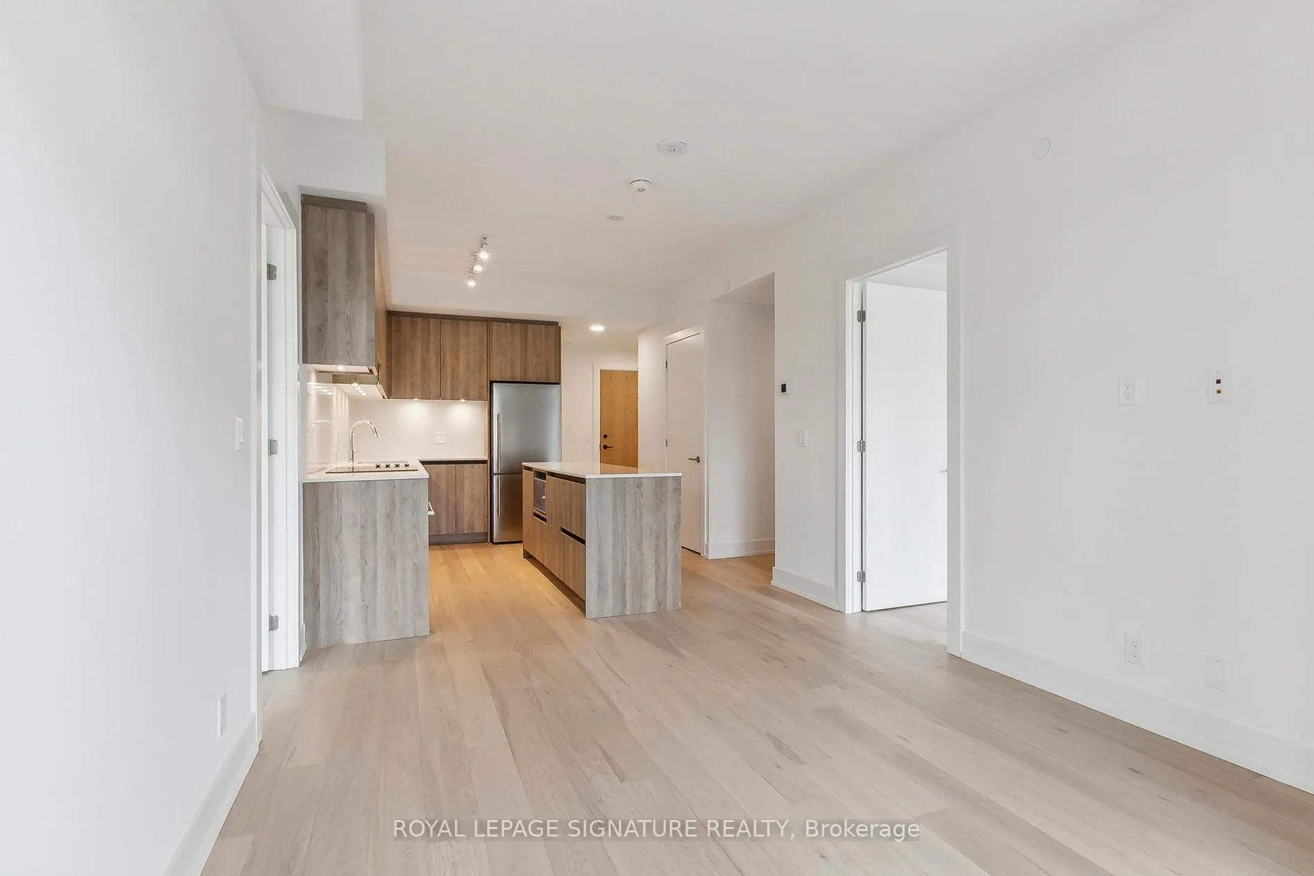 Photo 4 of Unit D-329, 8 Beverley Glen Boulevard, Vaughan, Beverley Glen — HOMEH