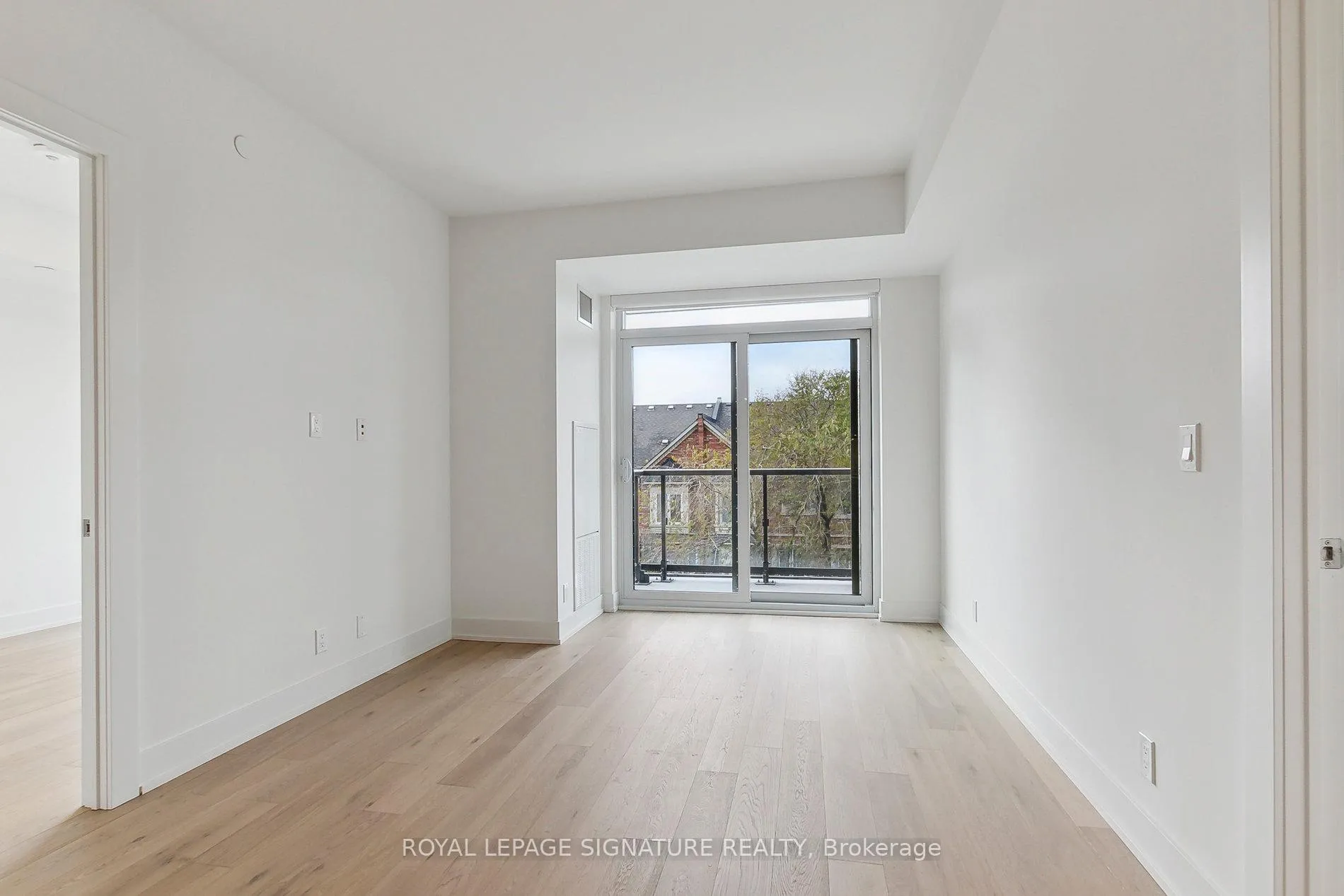 Photo 6 of Unit D-329, 8 Beverley Glen Boulevard, Vaughan, Beverley Glen — HOMEH