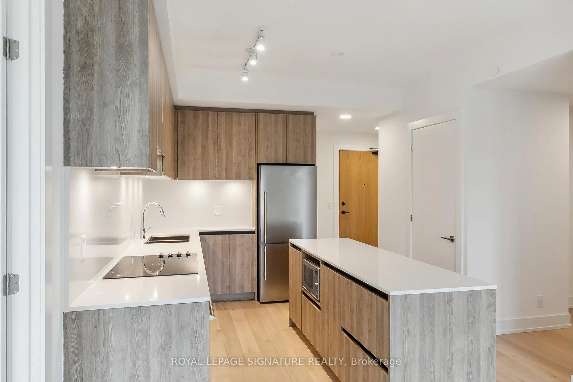 Photo 8 of Unit D-329, 8 Beverley Glen Boulevard, Vaughan, Beverley Glen — HOMEH