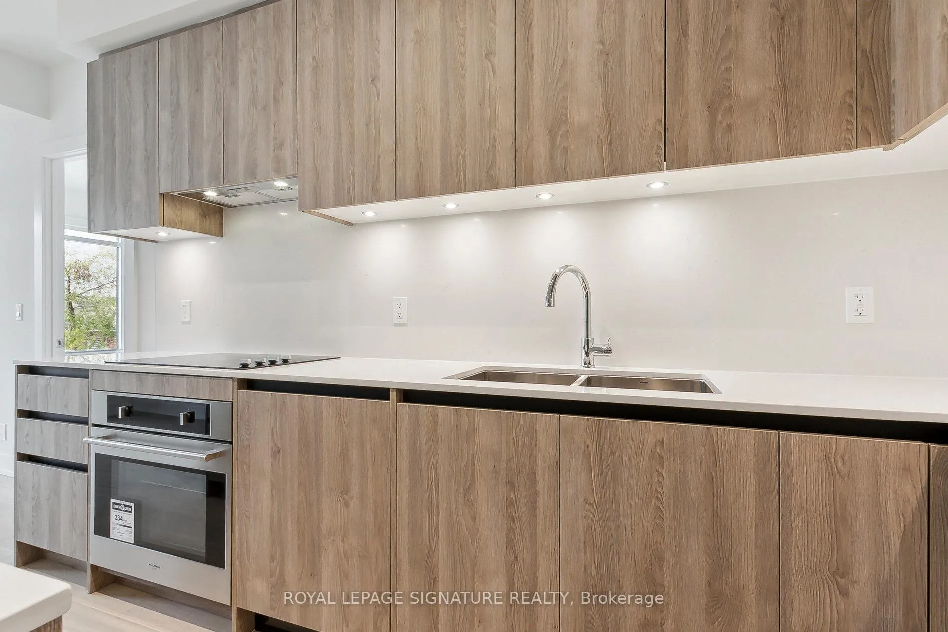 Photo 10 of Unit D-329, 8 Beverley Glen Boulevard, Vaughan, Beverley Glen — HOMEH
