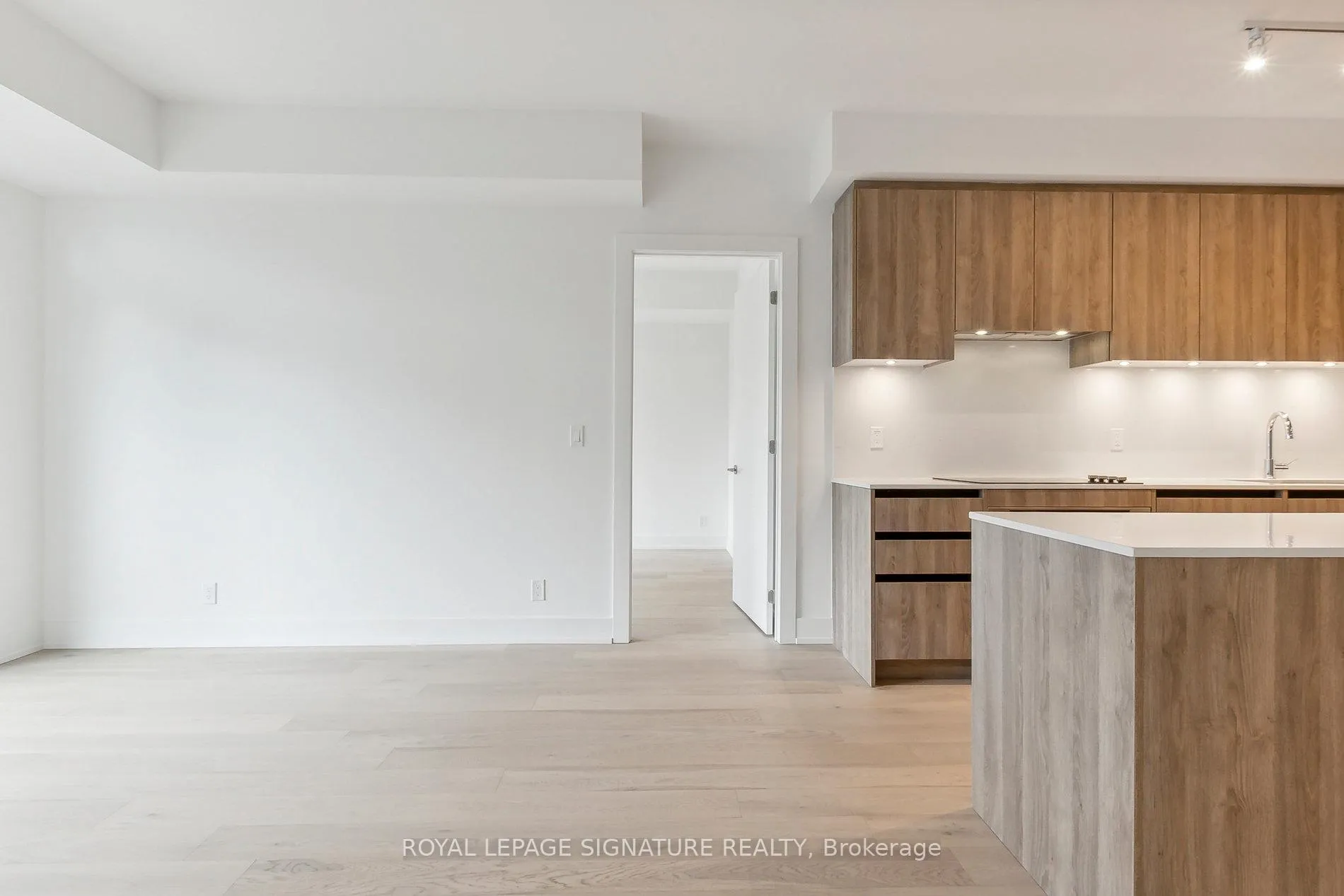 Photo 14 of Unit D-329, 8 Beverley Glen Boulevard, Vaughan, Beverley Glen — HOMEH