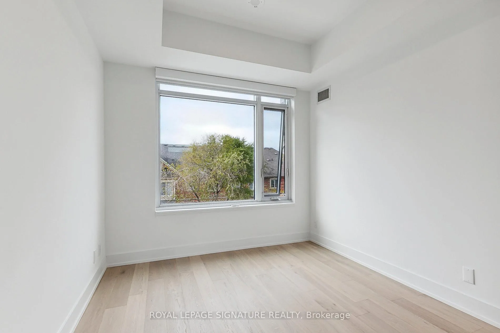 Photo 21 of Unit D-329, 8 Beverley Glen Boulevard, Vaughan, Beverley Glen — HOMEH