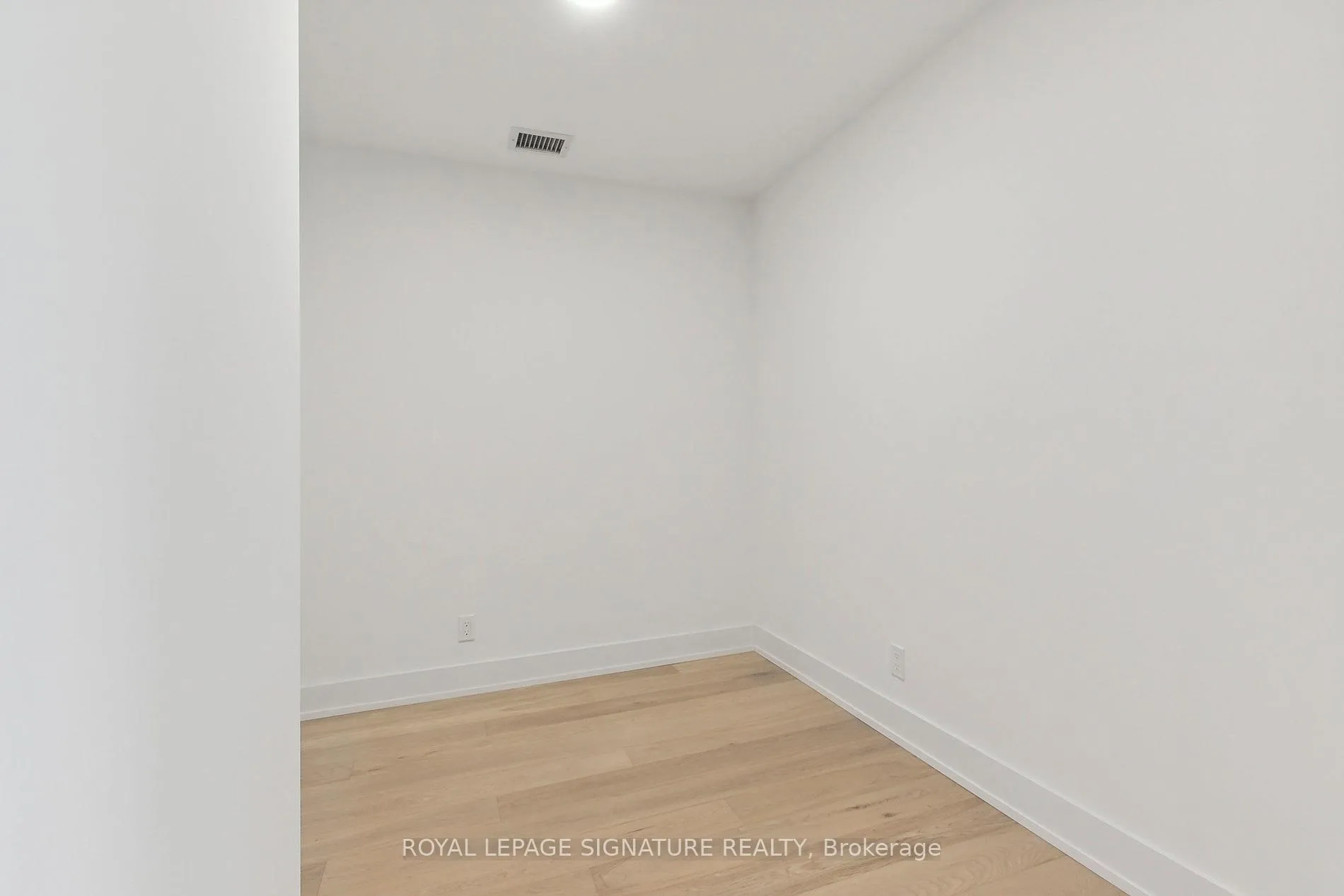 Photo 23 of Unit D-329, 8 Beverley Glen Boulevard, Vaughan, Beverley Glen — HOMEH