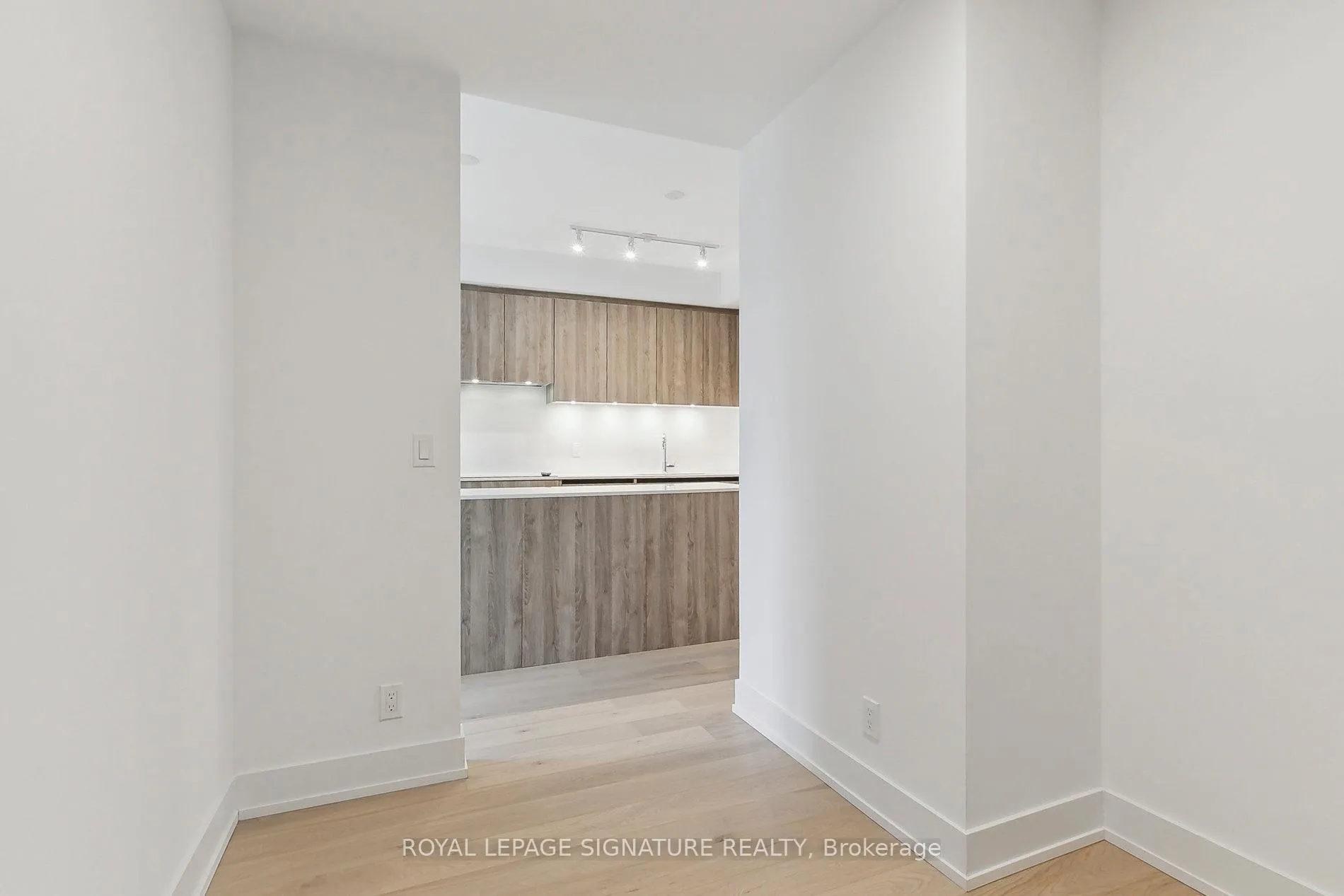 Photo 24 of Unit D-329, 8 Beverley Glen Boulevard, Vaughan, Beverley Glen — HOMEH